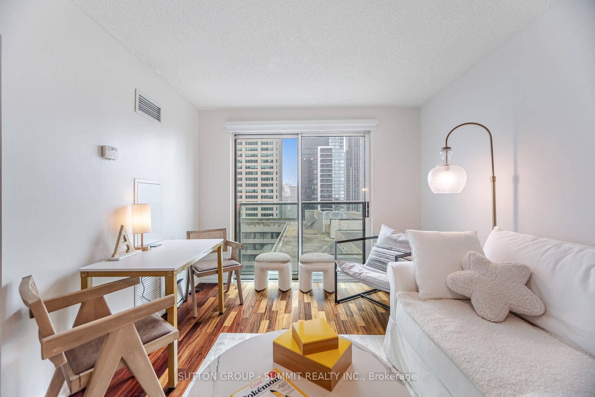 2 Bedrooms Condo at 8 Park, Toronto For sale