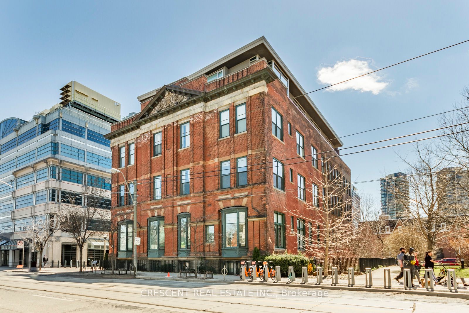 915 King Street W, #208