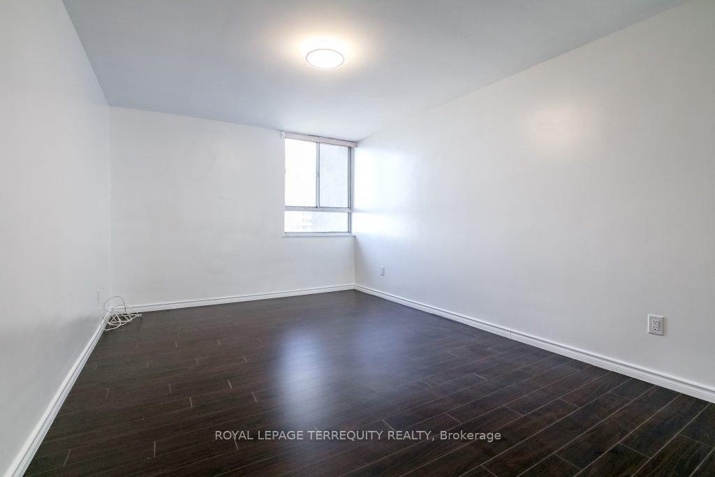 2 Bedrooms Condo at 5 Massey, Toronto For sale