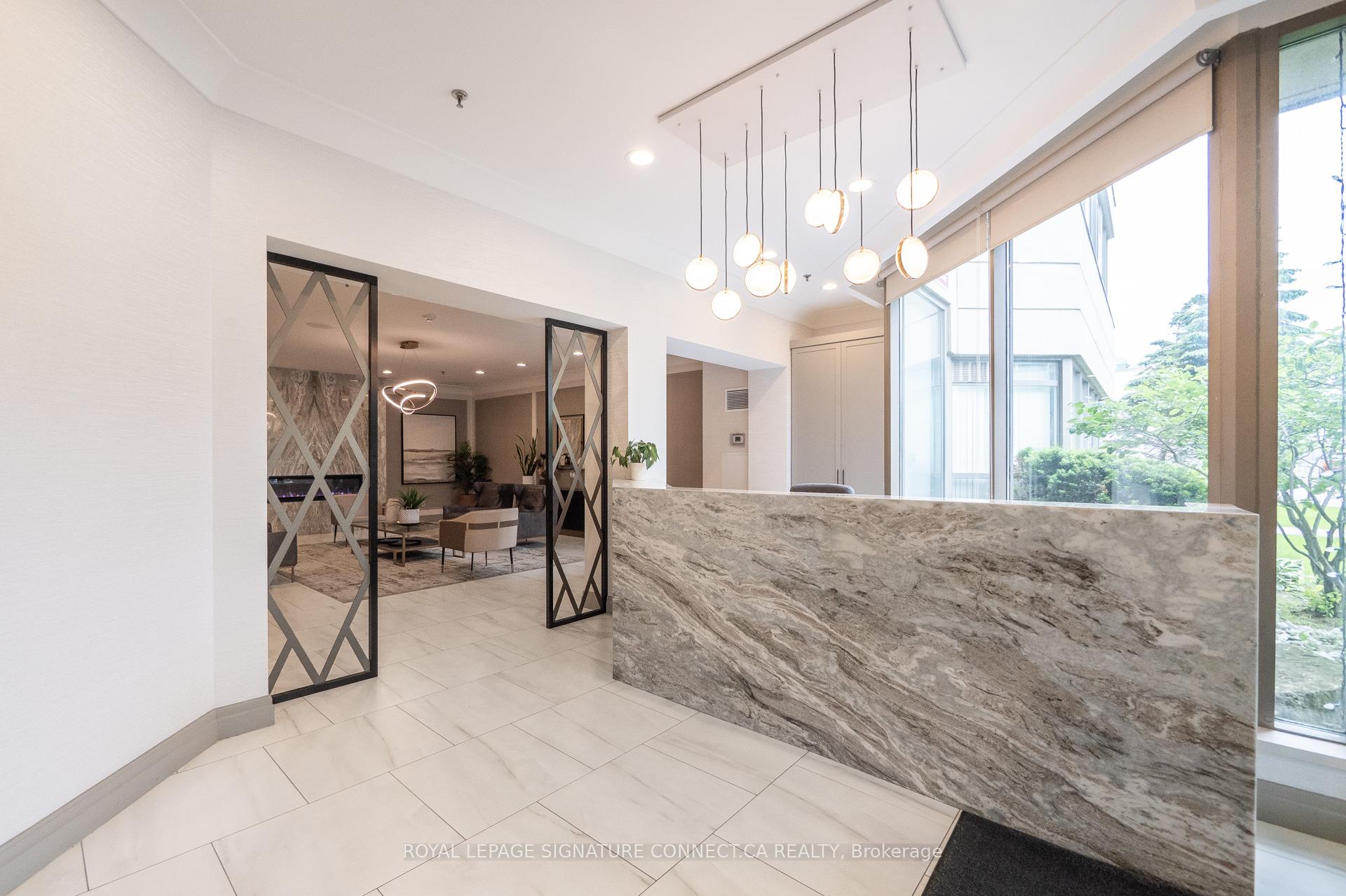 2 Bedrooms Condo at 75 King, Mississauga For sale