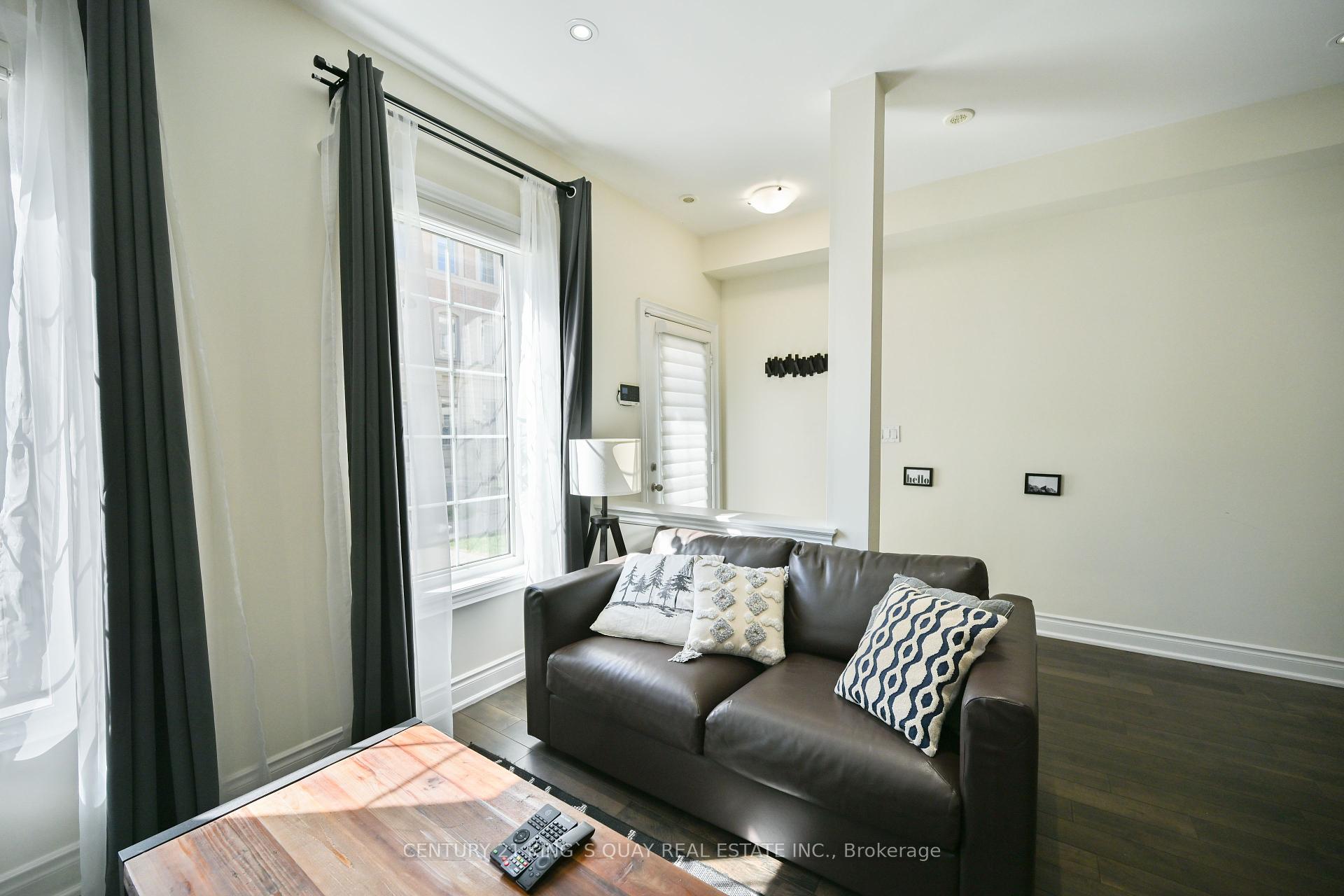 3 Bedrooms Condo at 40 Hargrave,  Toronto For sale