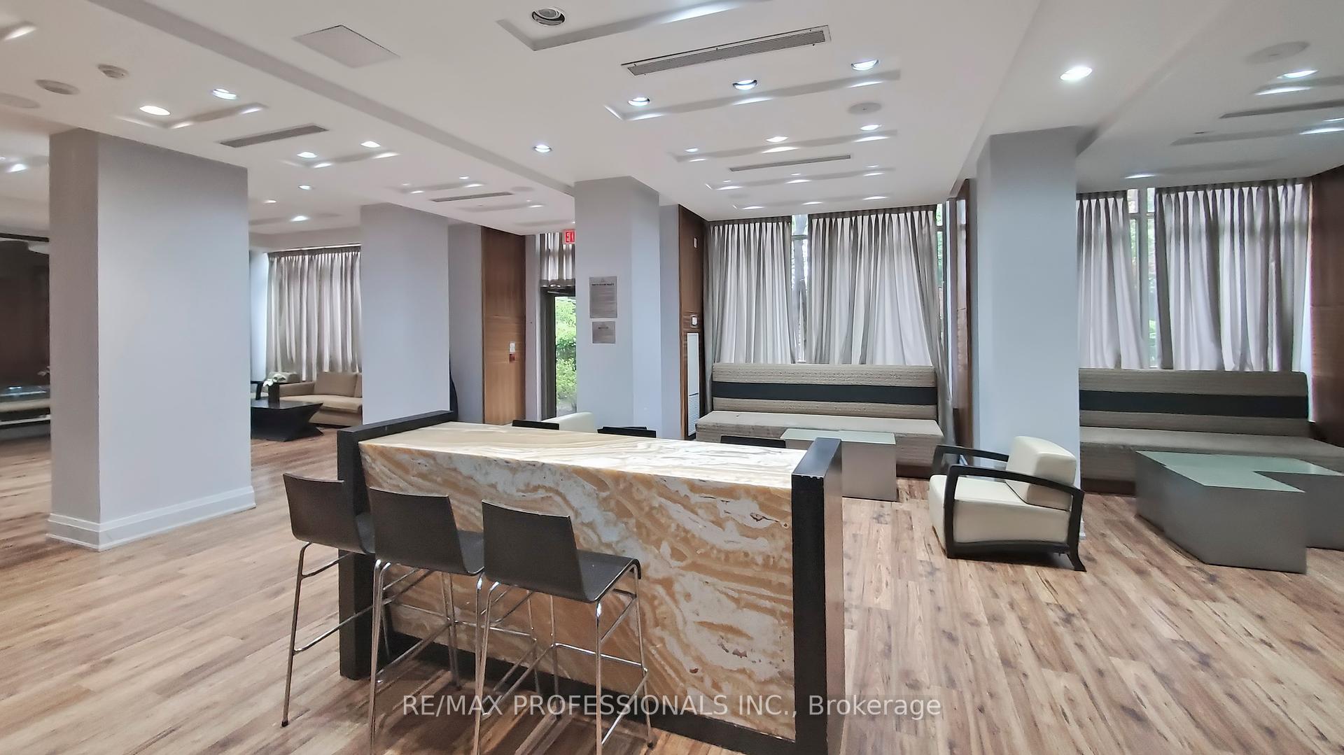 2 Bedrooms Co-op at 310 Burnhamthorpe, Mississauga For sale