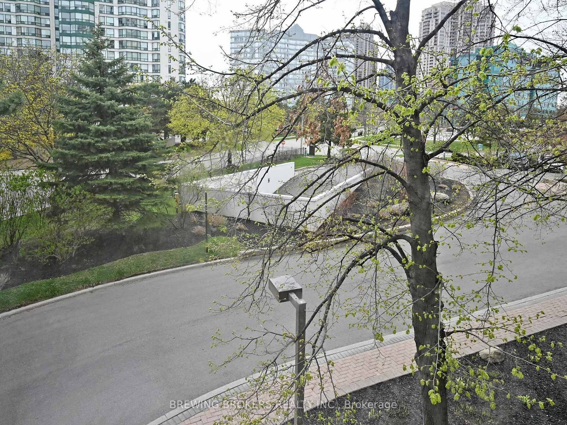 3 Bedrooms Condo at 4450 Tucana, Mississauga For sale