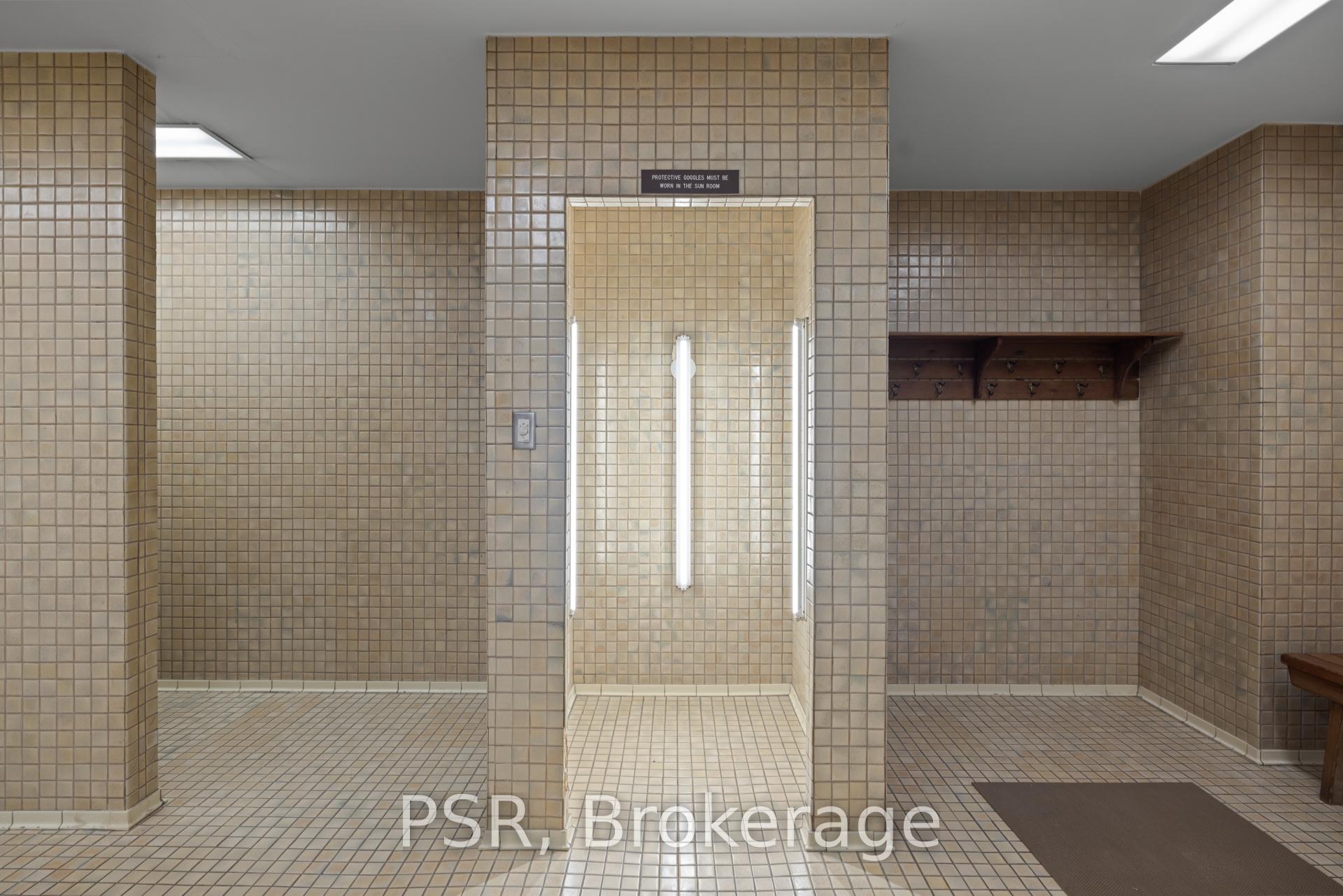 2 Bedrooms Condo at 30 Wellington, Toronto For sale