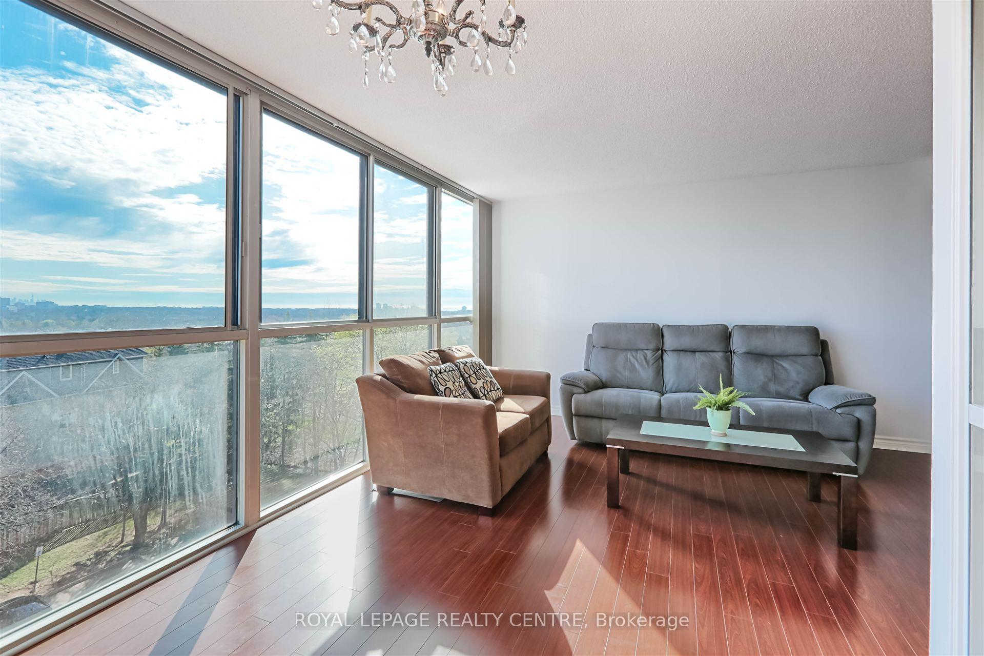 2 Bedrooms Condo at 880 Dundas,  Mississauga For sale
