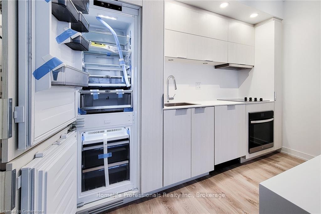 1 Bedroom Condo at 370 Martha,  Burlington For sale