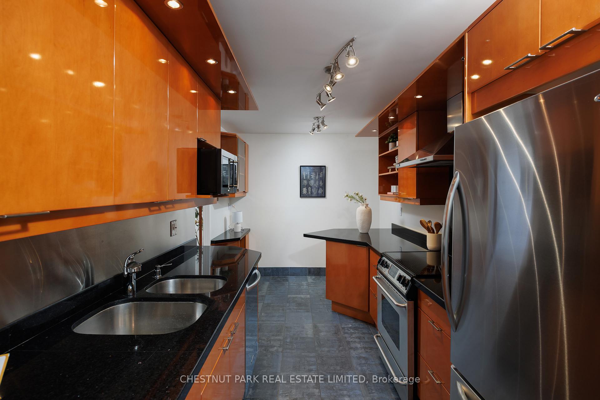 3 Bedrooms Condo at 62 Wellesley, Toronto For sale