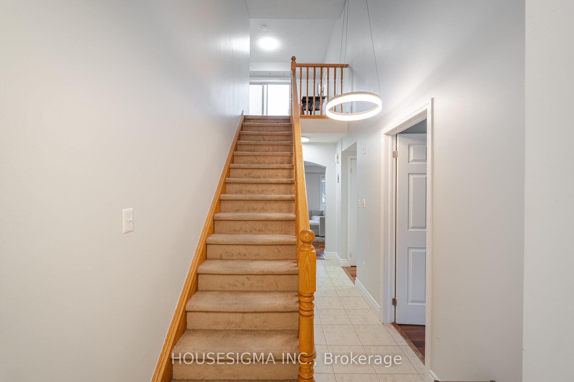 3 Bedrooms Condo at 760 Neighbourhood, Mississauga For sale