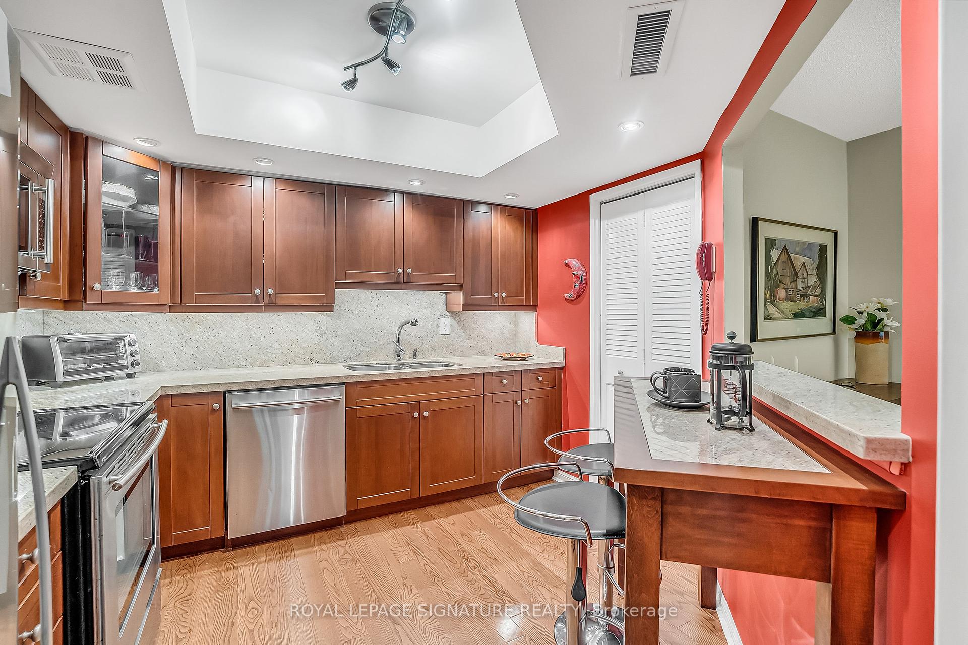 2 Bedrooms Condo at 245 The Donway, Toronto For sale