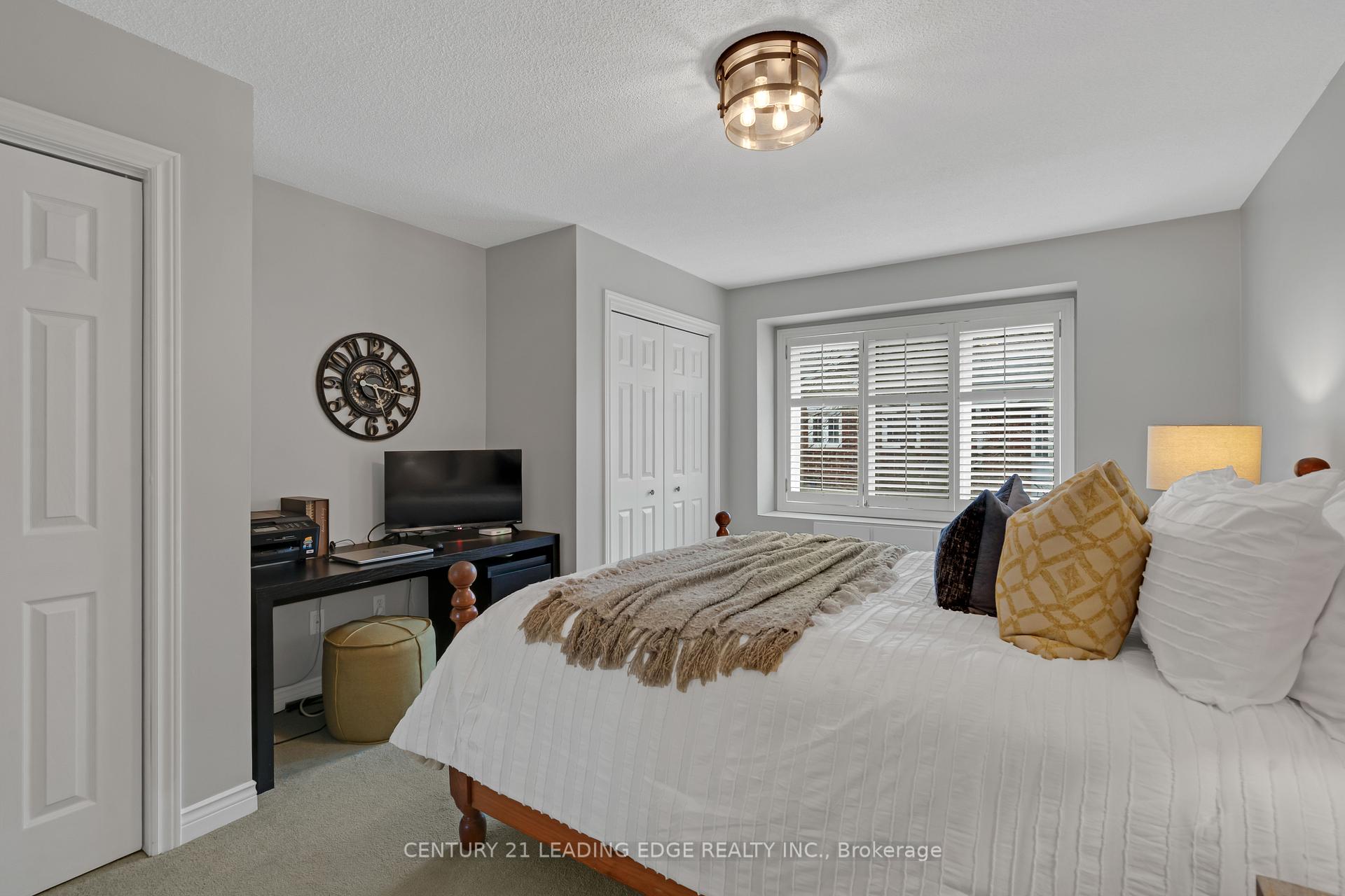 3 Bedrooms Condo at 2435 Woodward,  Burlington For sale