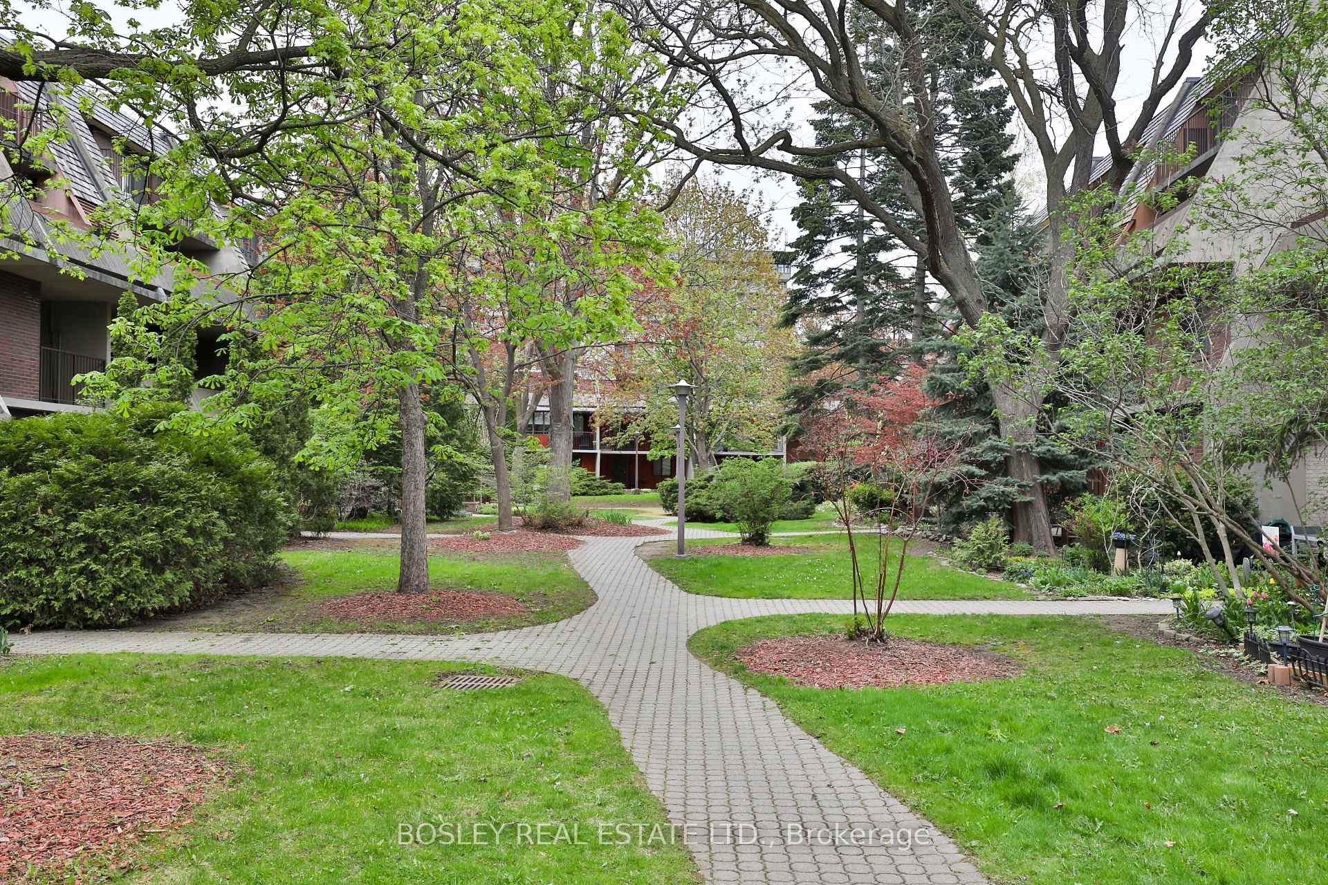 3 Bedrooms Condo at 1250 Mississauga Valley, Mississauga For sale
