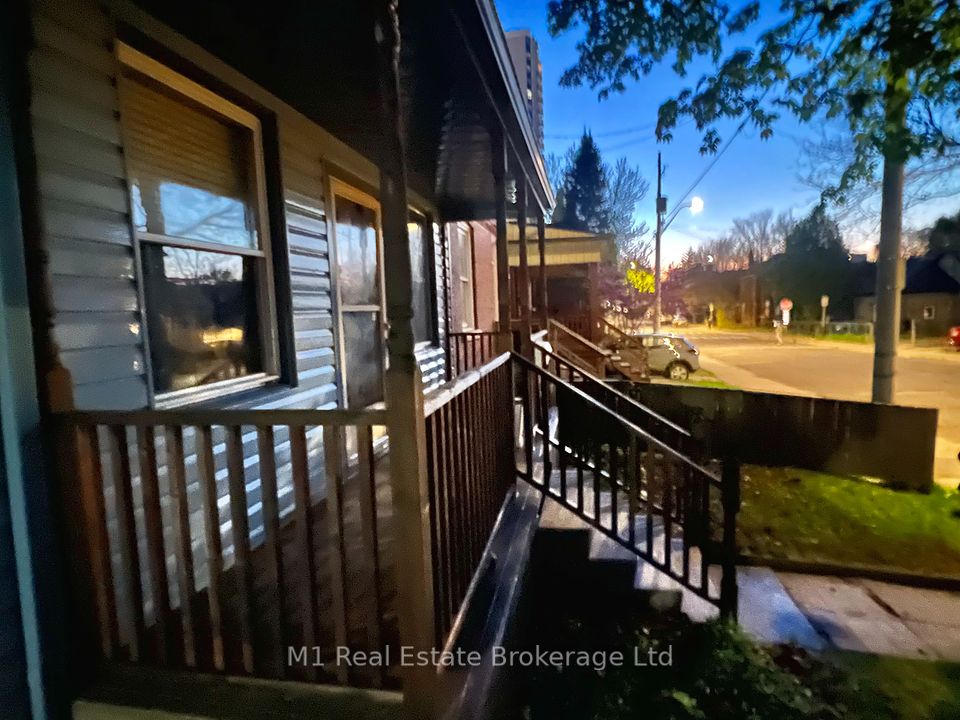 420 King William Estates, Hamilton, ON L8L 1P7