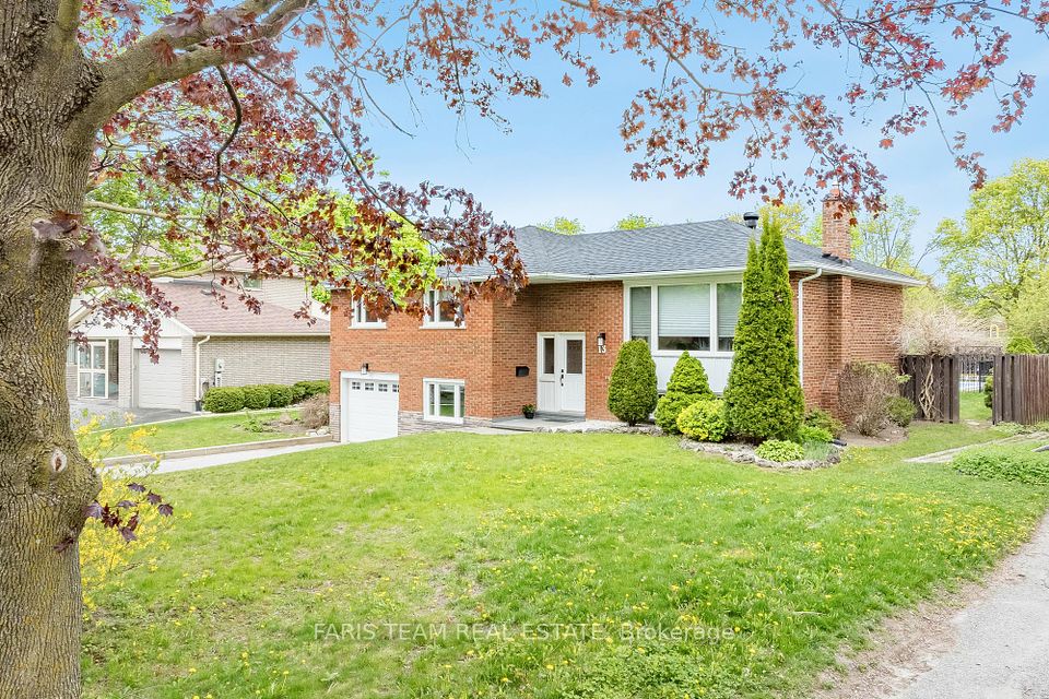 13 Woodcrest Road, Barrie, ON L4N 2V4