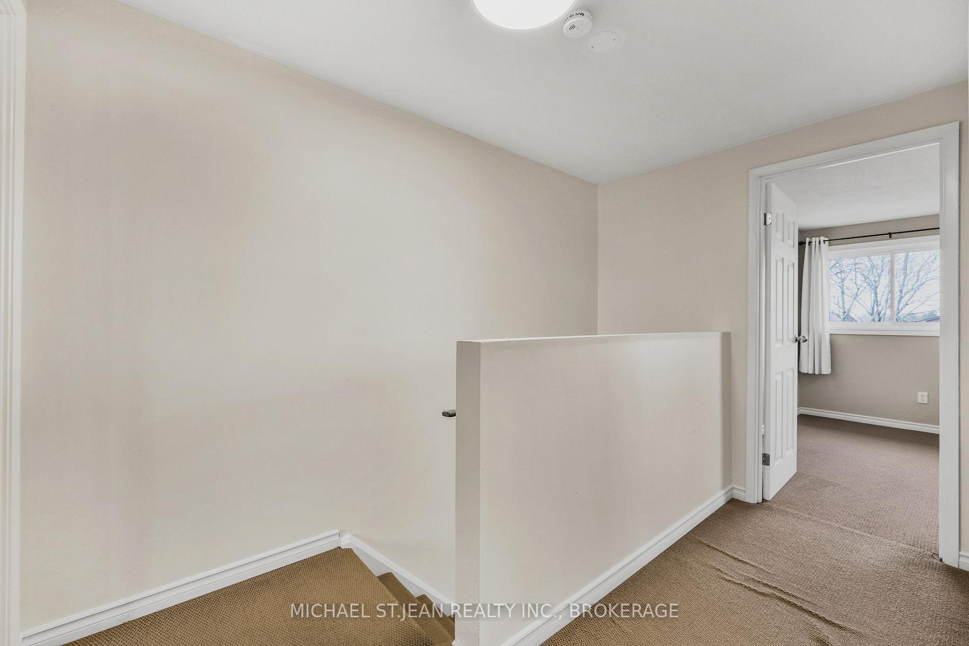 3 Bedrooms Condo at 1115 Paramount,  Hamilton For sale