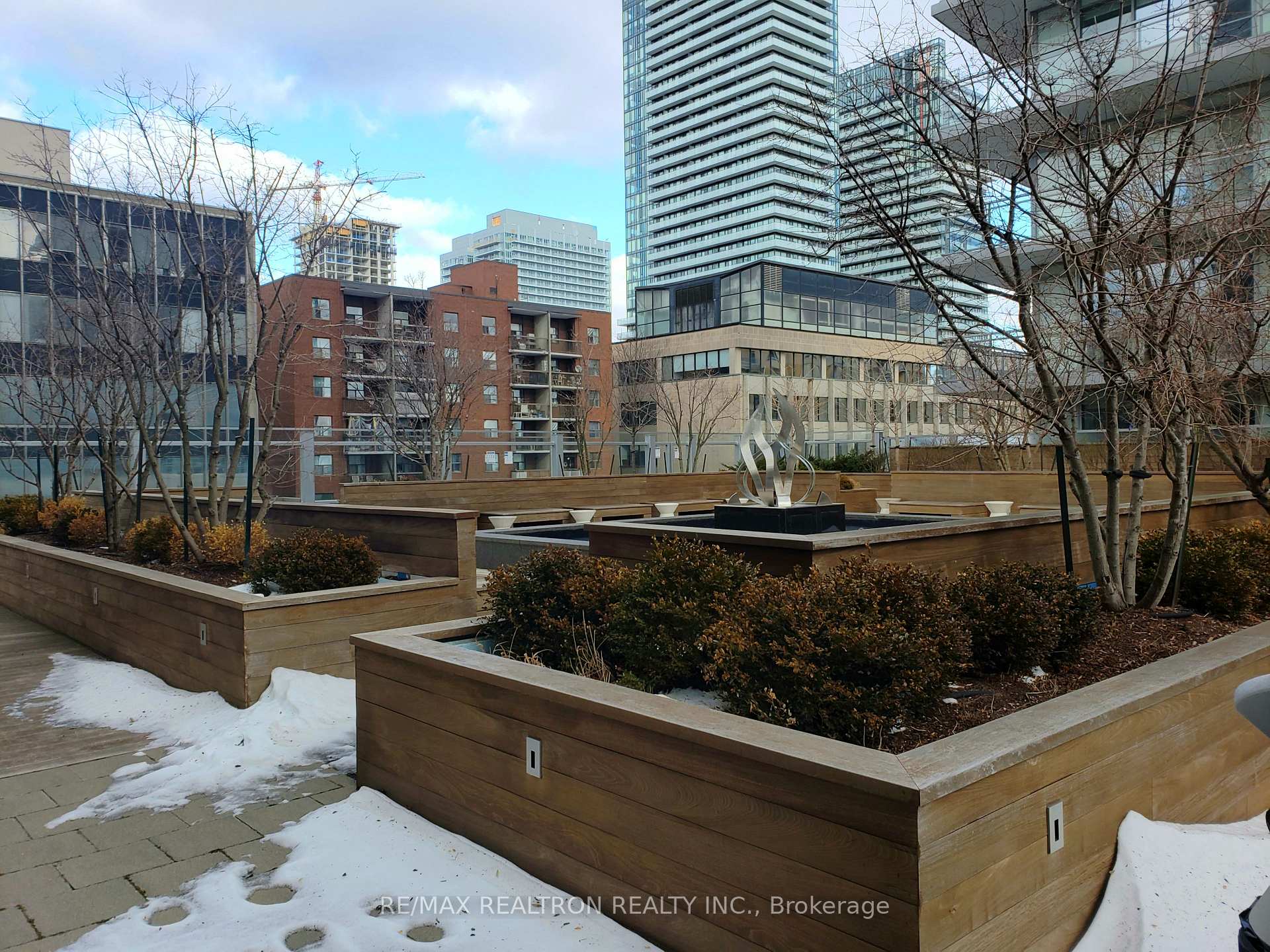 2 Bedrooms Condo at 89 Dunfield, Toronto For sale