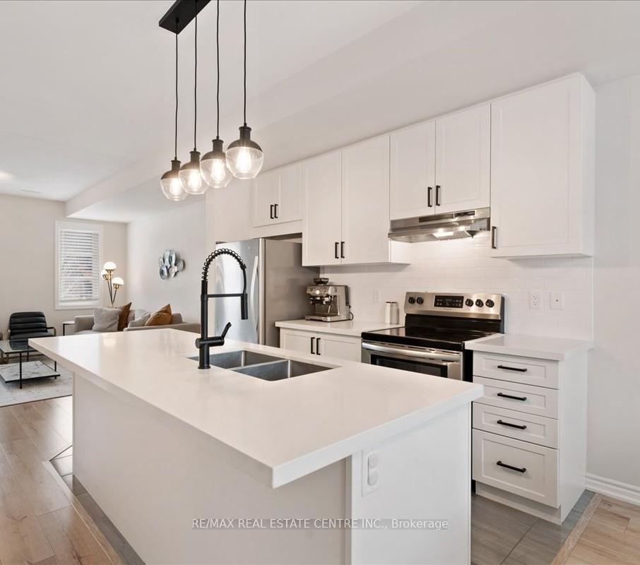 2 Bedrooms Condo at 219 Dundas, Hamilton For sale