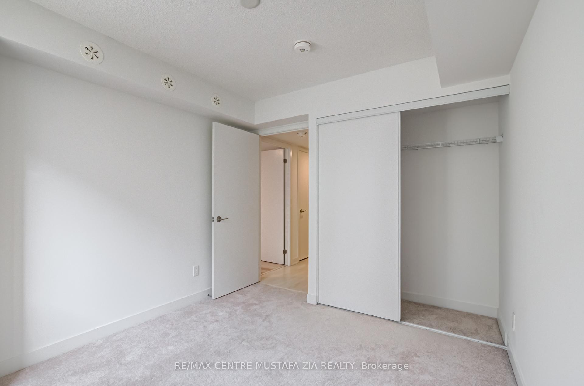 2 Bedrooms Condo at 1129 Cooke, Burlington For sale