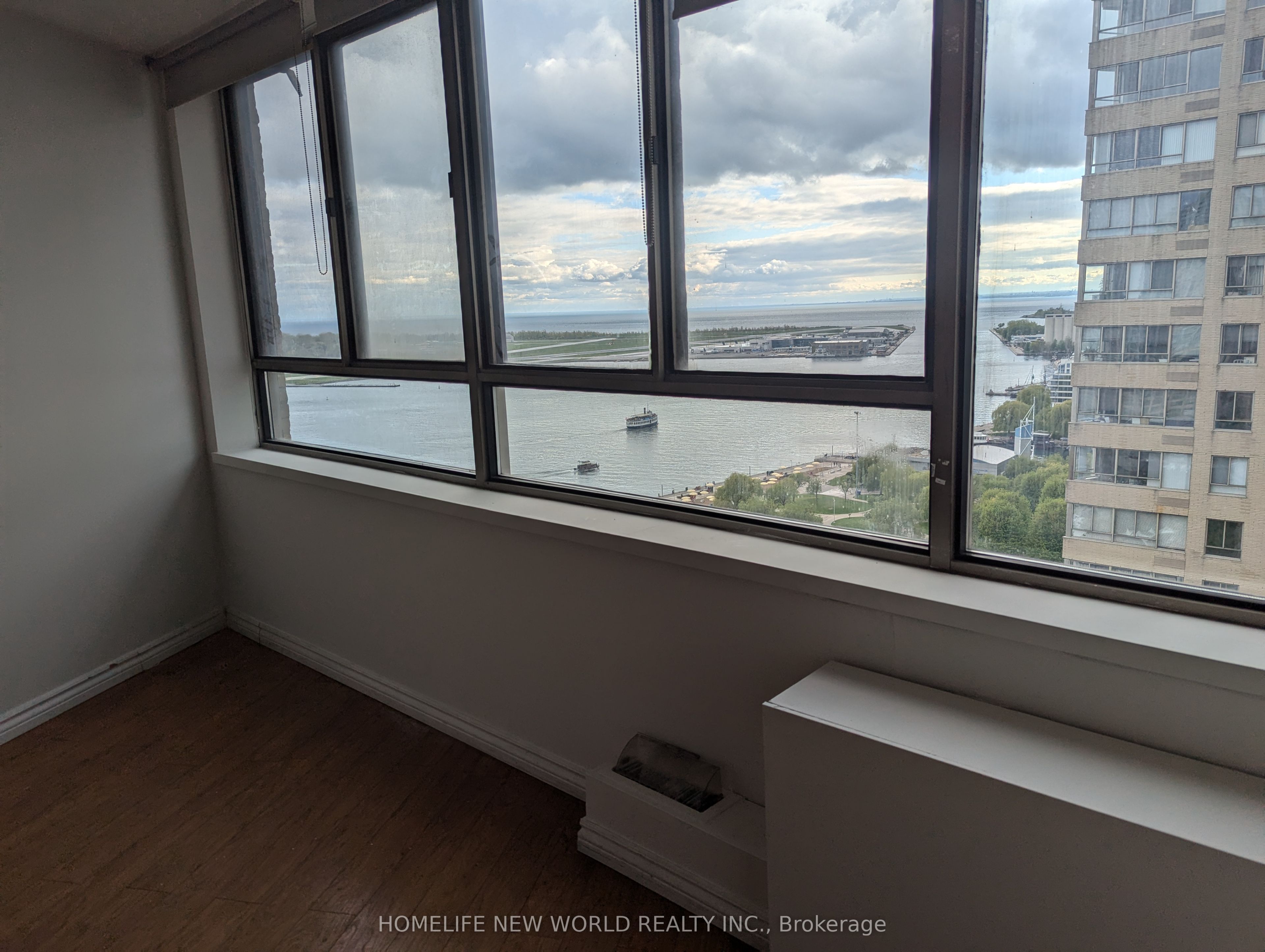 260 Queens Quay W, #2103