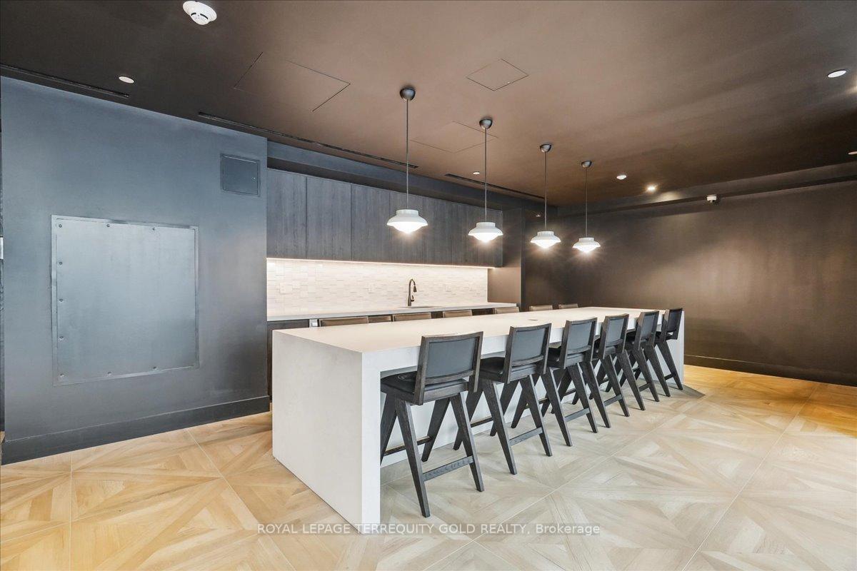 3 Bedrooms Condo at 195 McCaul, Toronto For sale