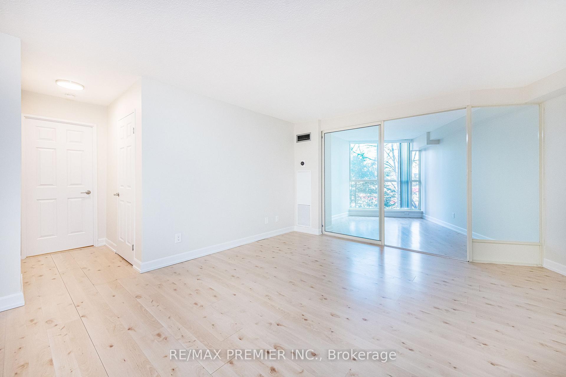 2 Bedrooms Condo at 20 Southport,  Toronto For sale