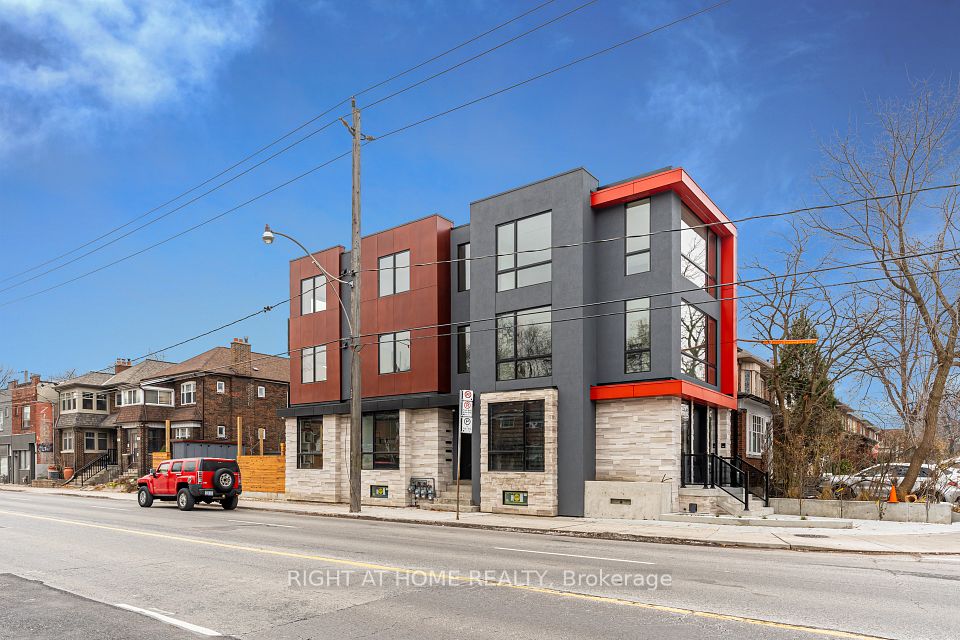 218 Jane Street, Toronto, ON M6S 3Y9