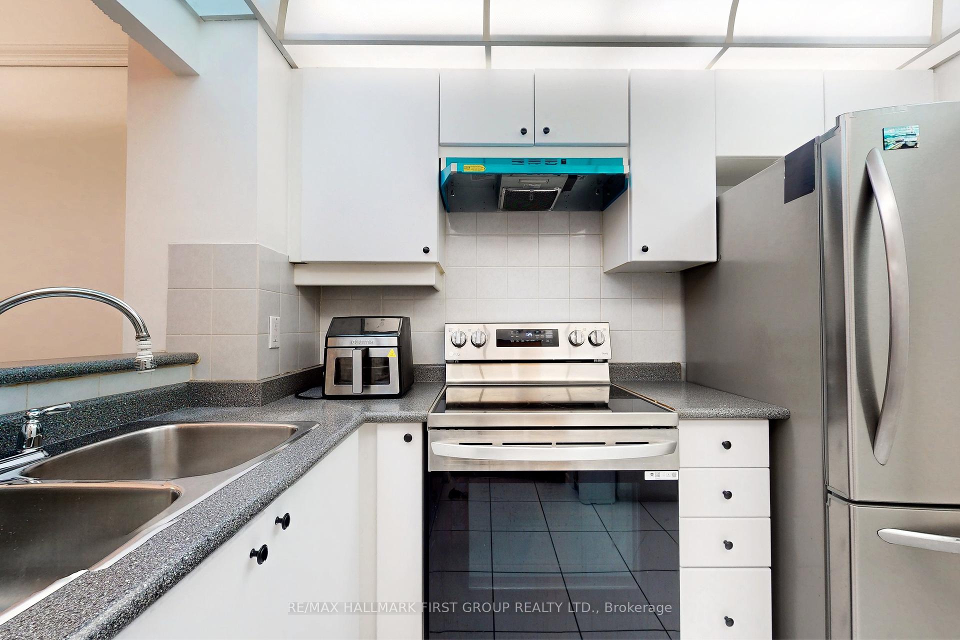 2 Bedrooms Condo at 88 Corporate, Toronto For sale