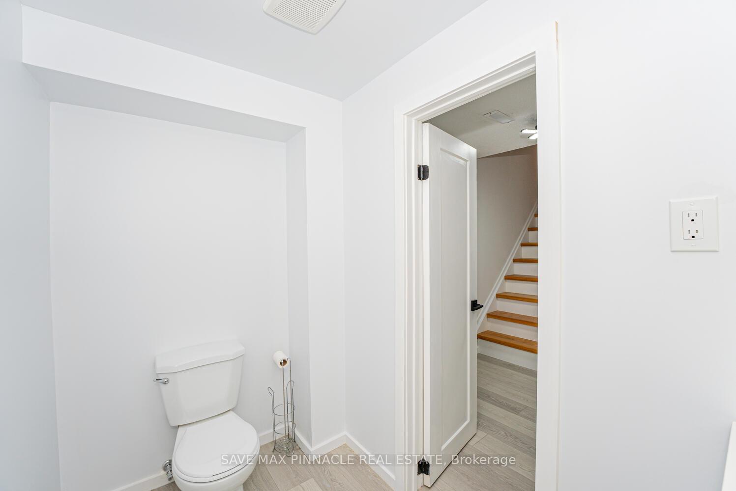 4 Bedrooms Condo at 2120 Rathburn,  Mississauga For sale