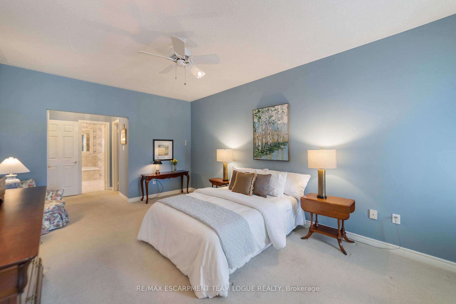 3 Bedrooms Semi-Detached at 4144 STONEBRIDGE,  Burlington For sale