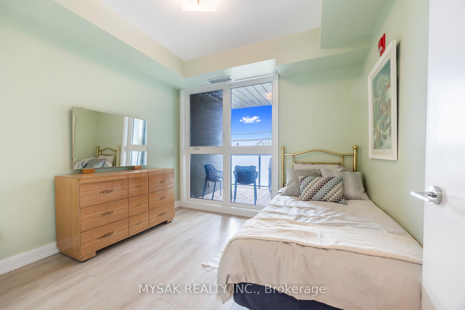 2 Bedrooms Condo at 385 Osler, Toronto For sale