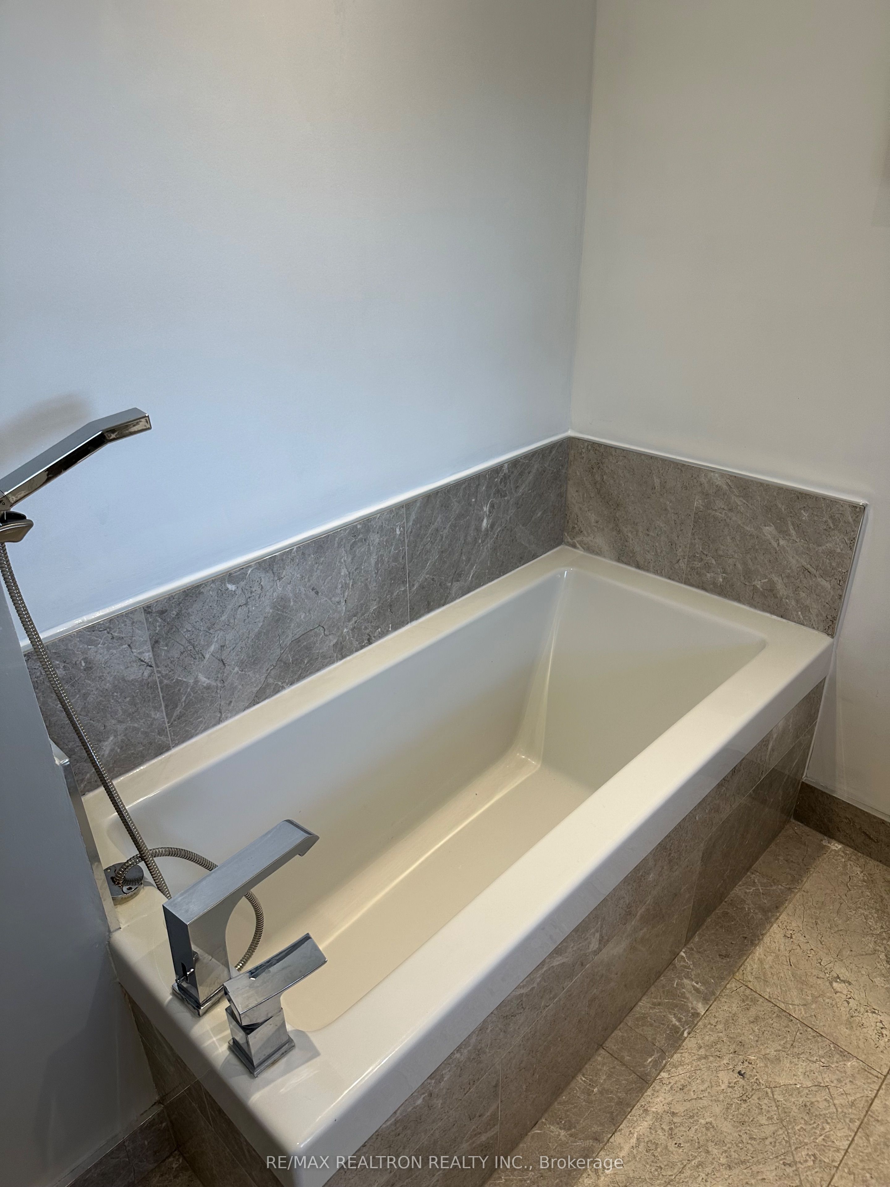 252 Ellis Avenue, Toronto W01 High Park-Swansea