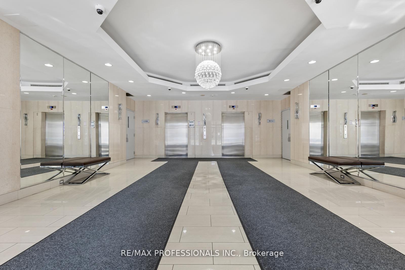 2 Bedrooms Condo at 1500 Grazia, Mississauga For sale