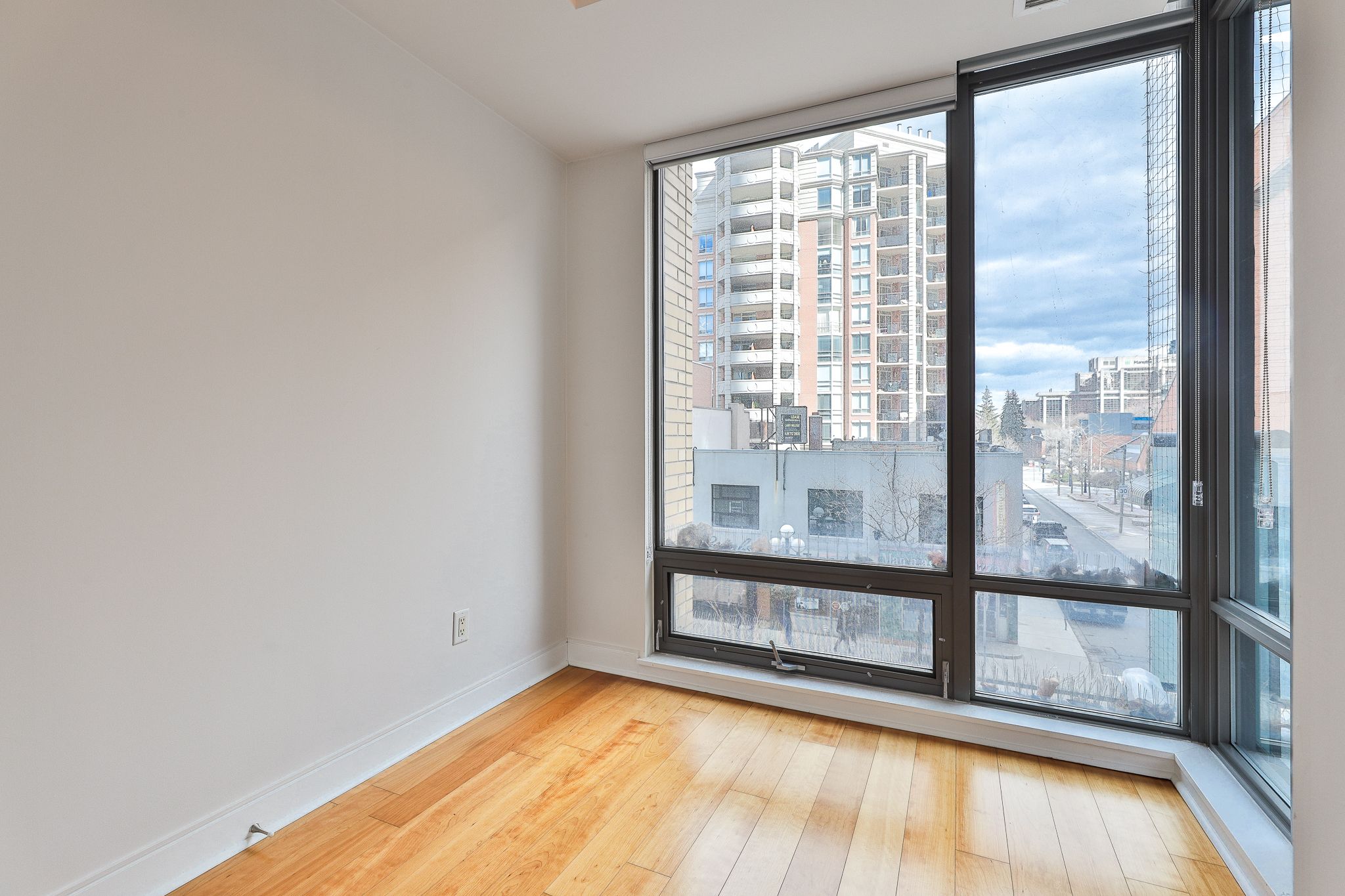 18 Yorkville Avenue 318