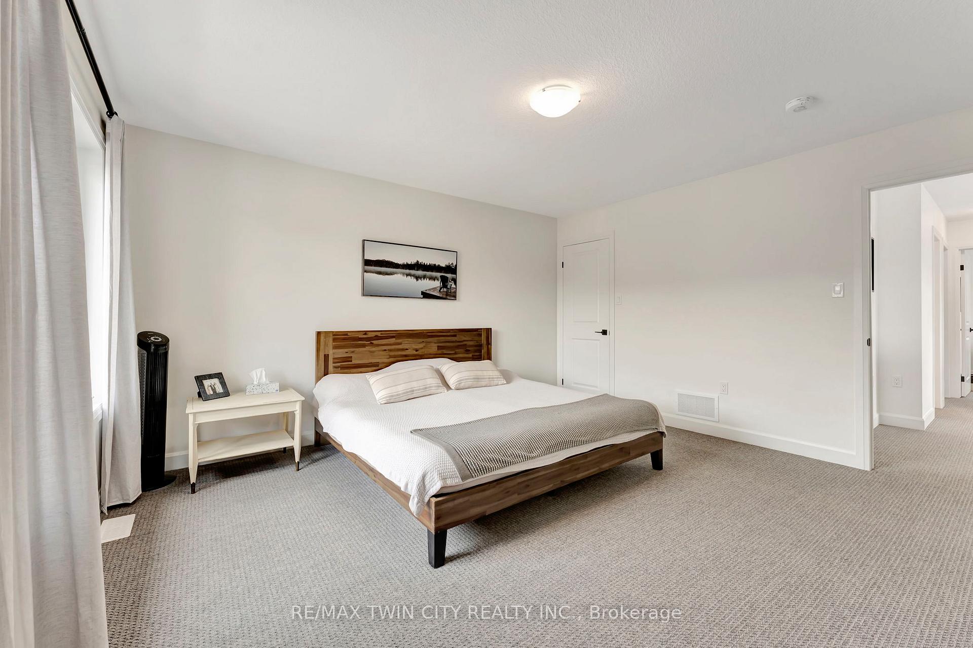 3 Bedrooms Condo at 4 Southam, Hamilton For sale