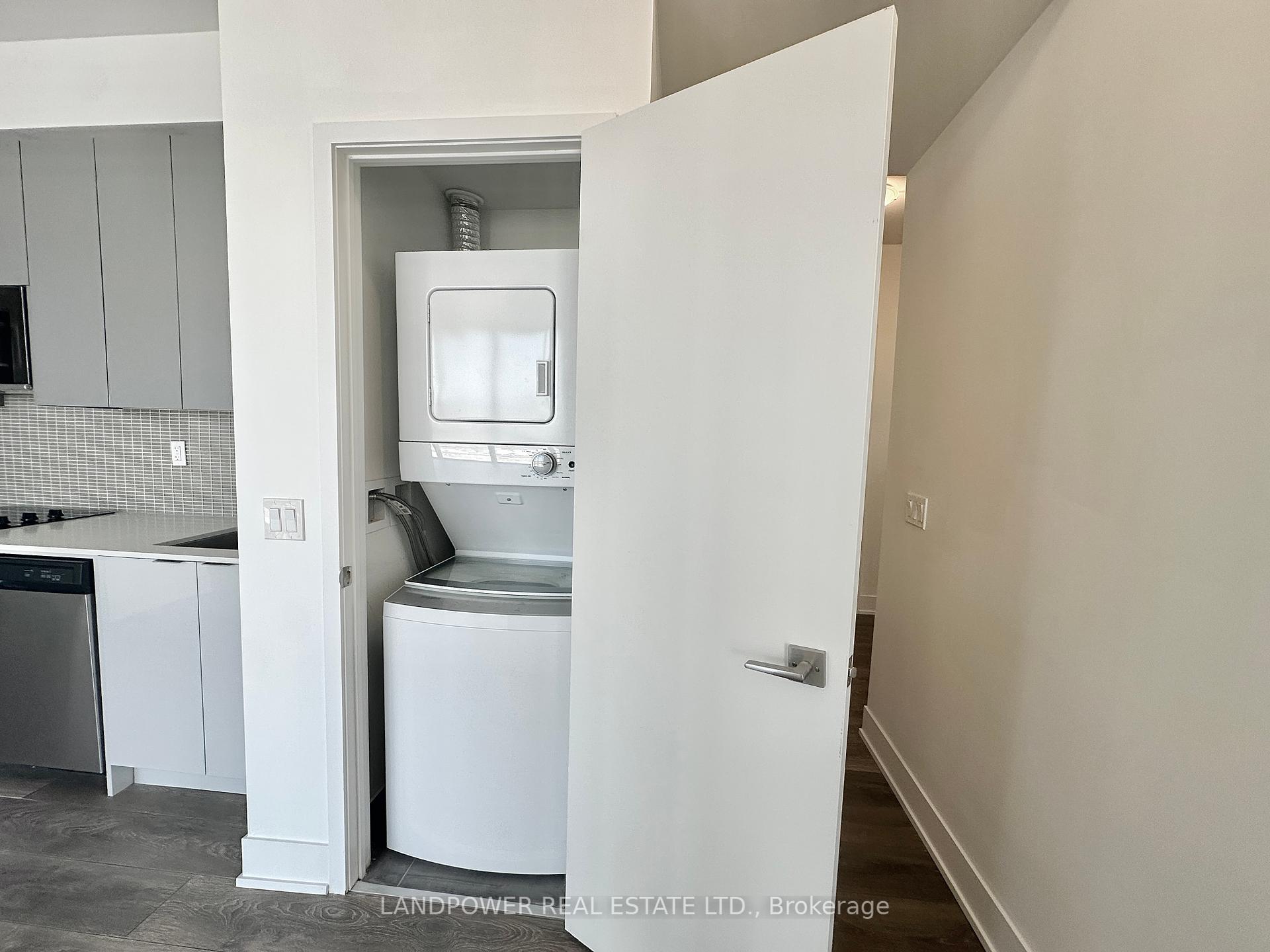 2 Bedrooms Condo at 2908 Highway 7, Vaughan For sale