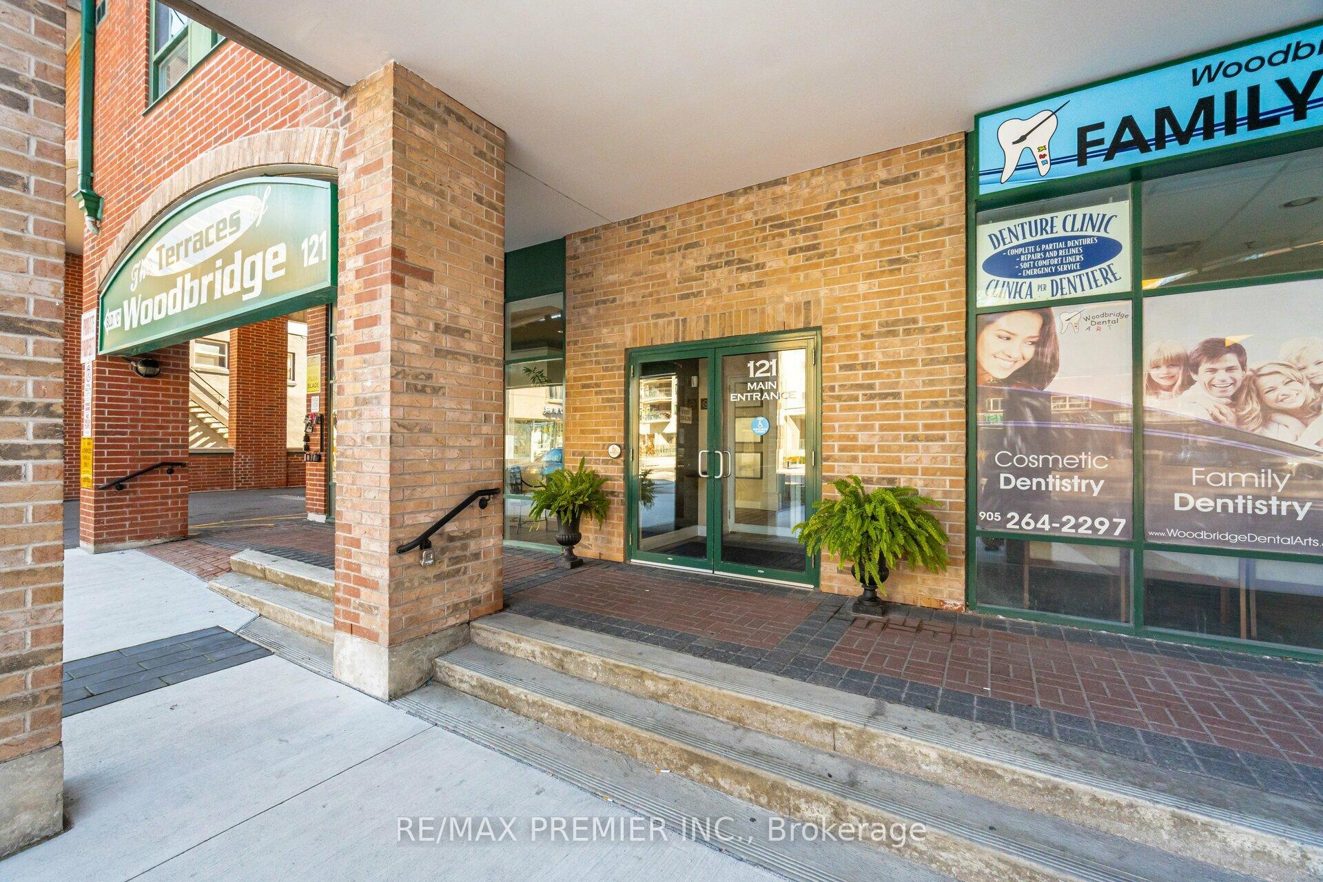 2 Bedrooms Condo at 121 Woodbridge,  Vaughan For sale