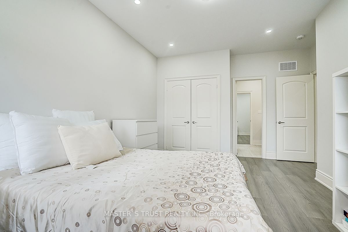 220 Wesmina Avenue, Whitchurch-Stouffville Stouffville