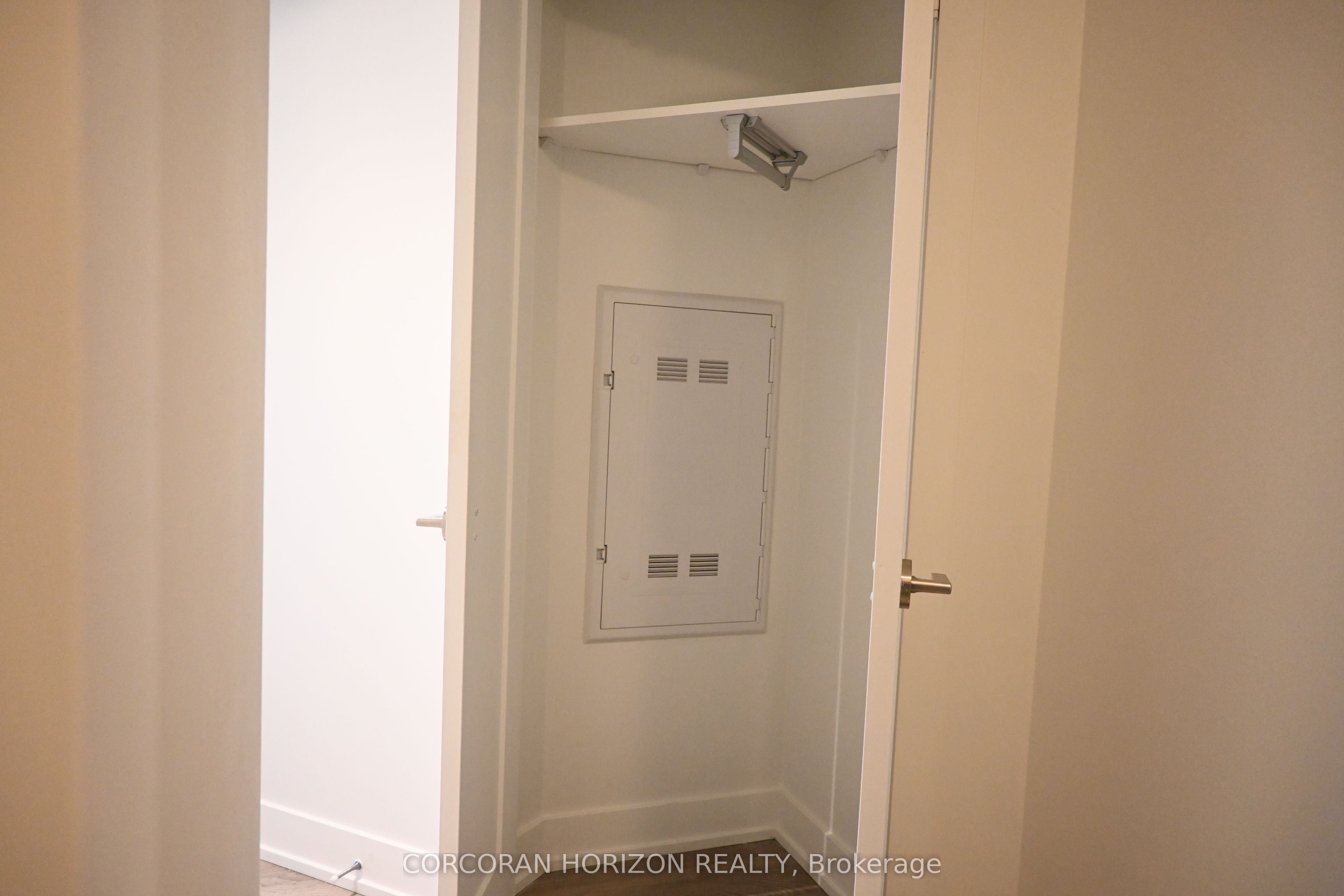 7 Mabelle Avenue, #404