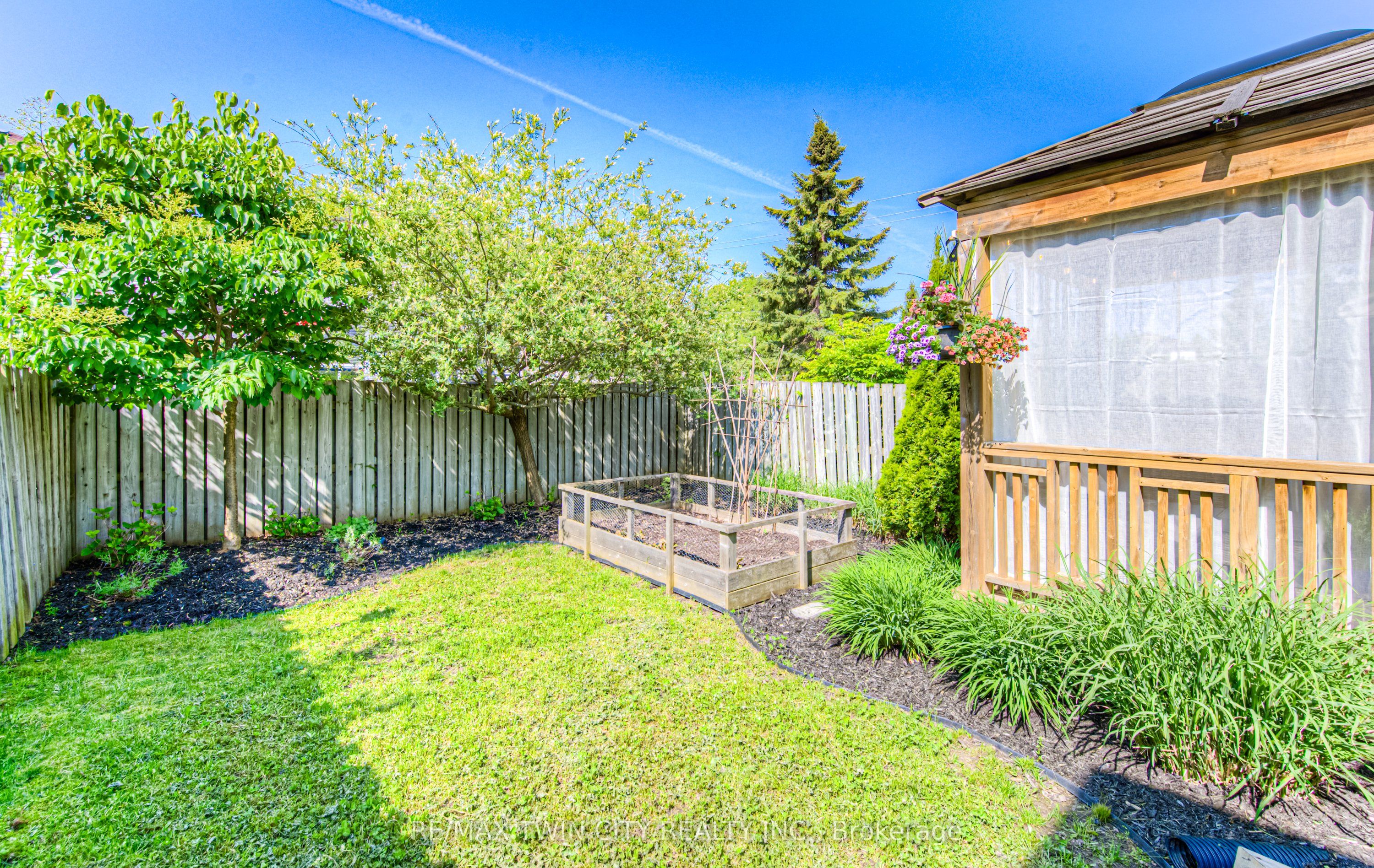 381 University Downs Crescent