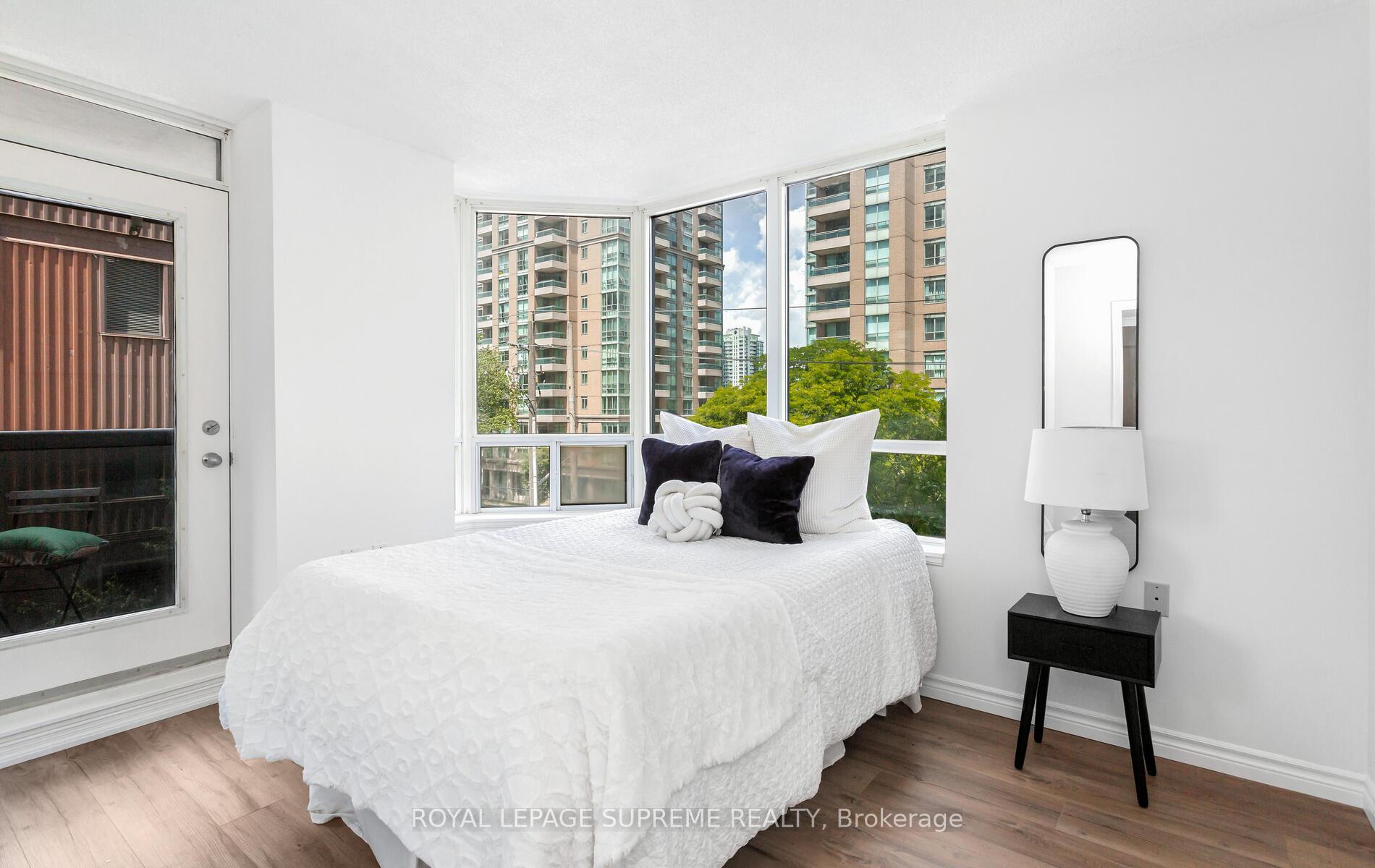 2 Bedrooms Condo at 35 Finch, Toronto For sale