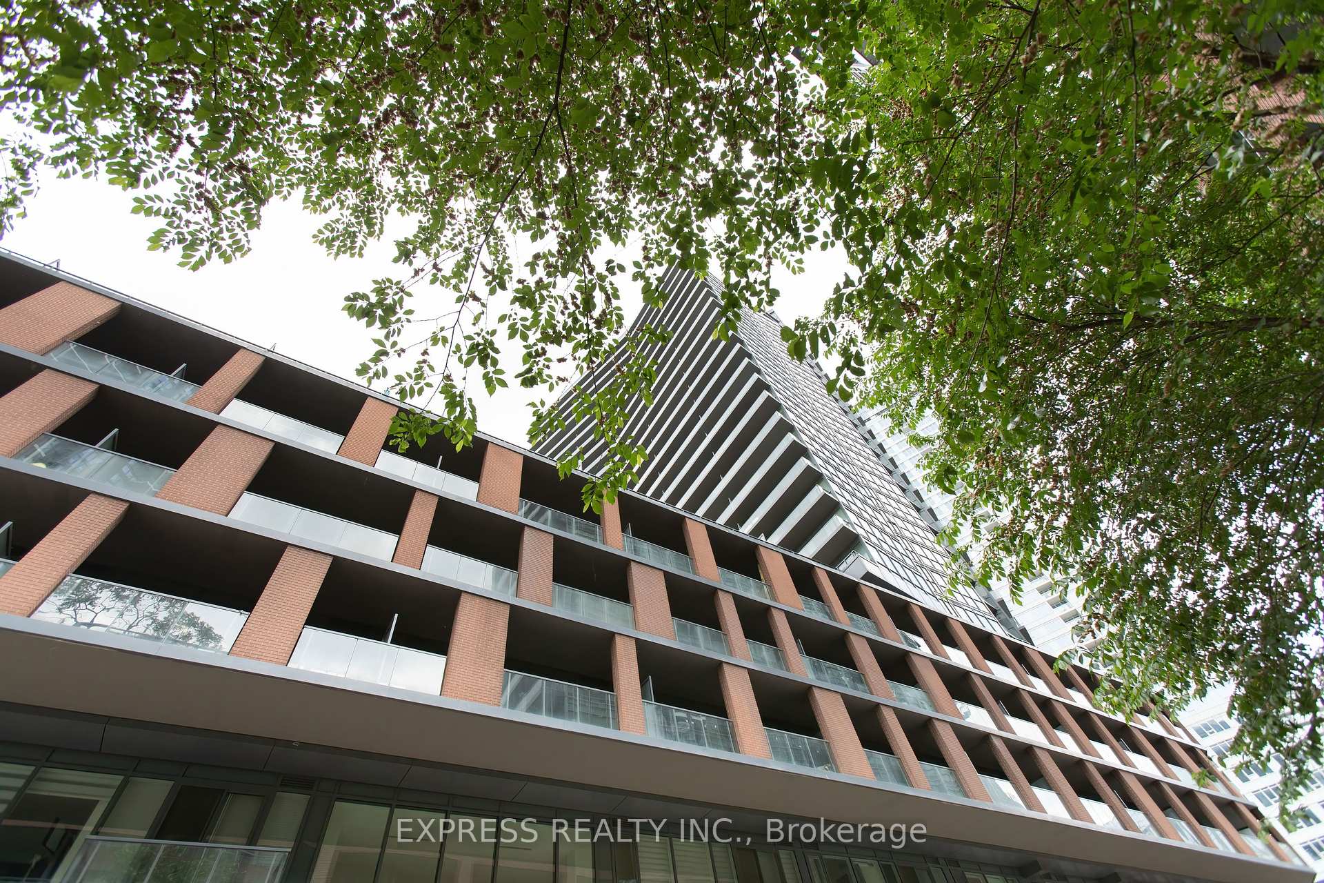 2 Bedrooms Condo at 20 Bruyeres, Toronto For sale