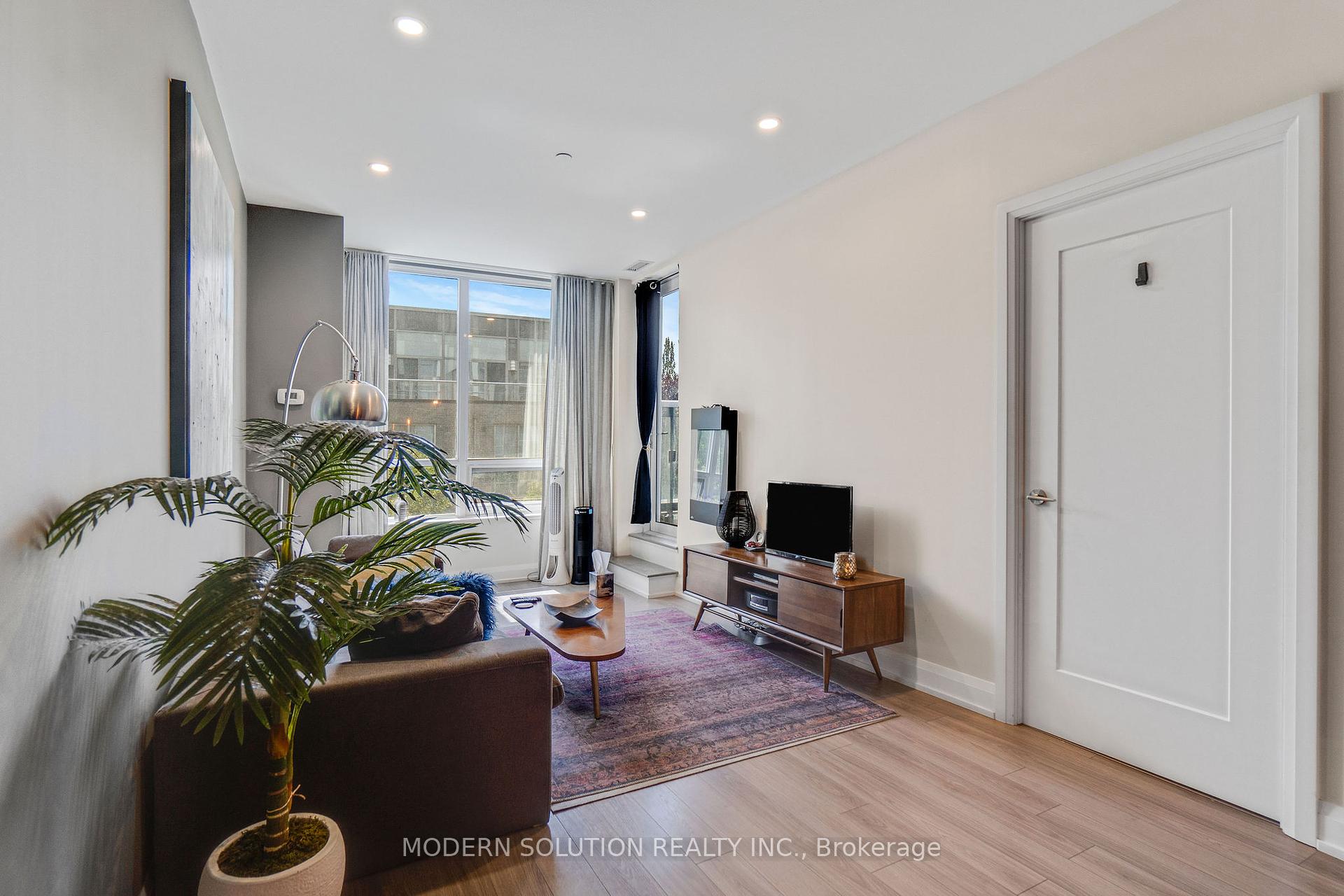 2 Bedrooms Condo at 18 Graydon Hall, Toronto For sale