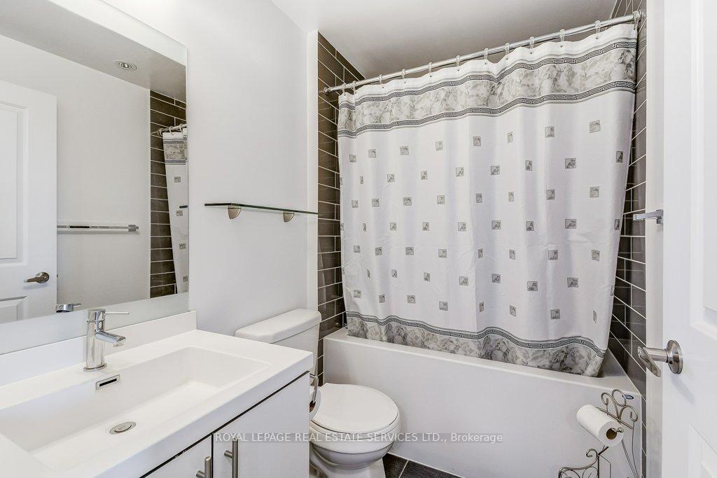 2 Bedrooms Condo at 55 Speers, Oakville For sale