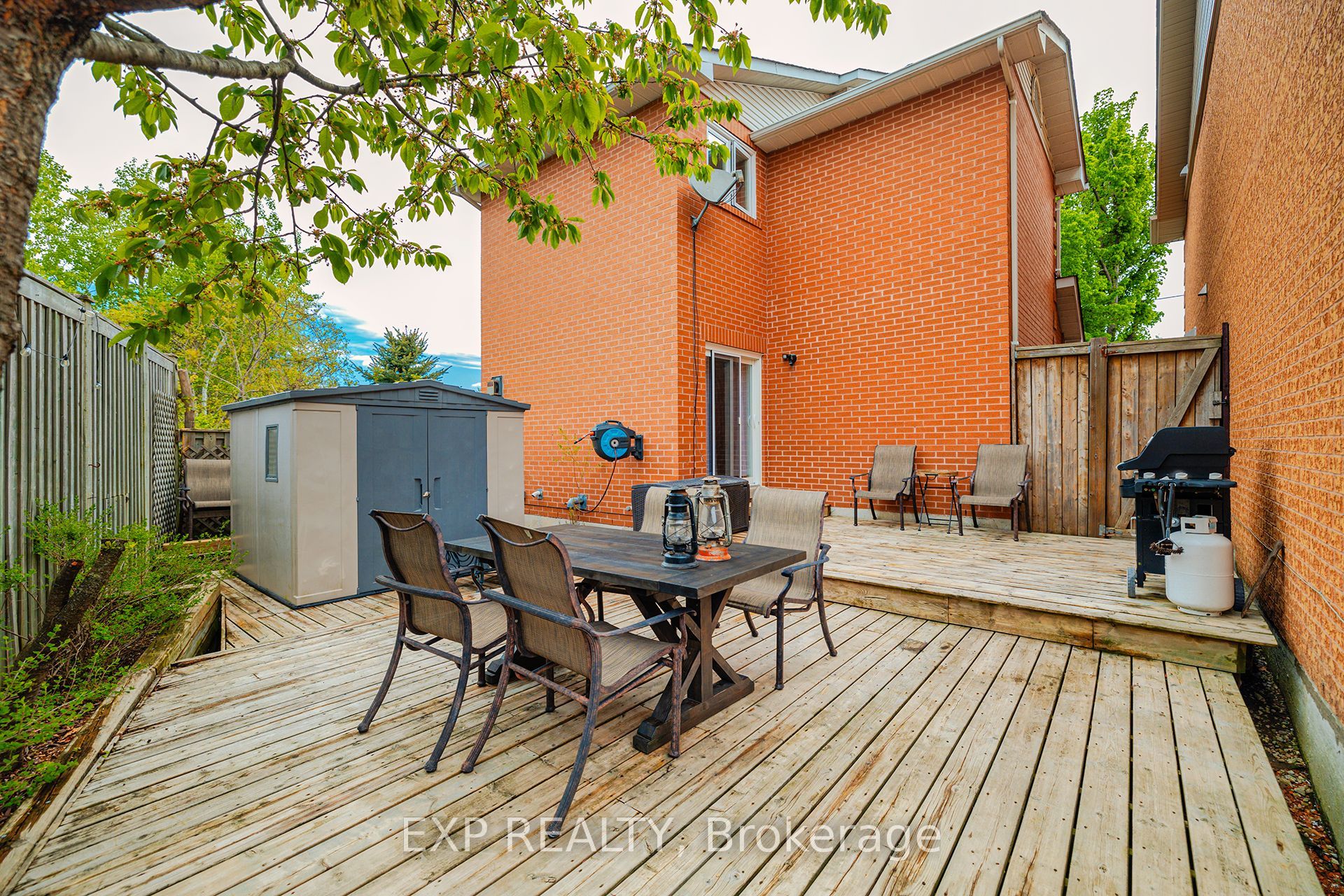 172 Queen Street W