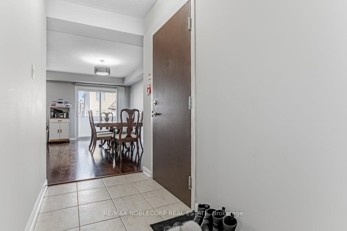 3 Bedrooms Condo at 613 Dundas,  Mississauga For sale