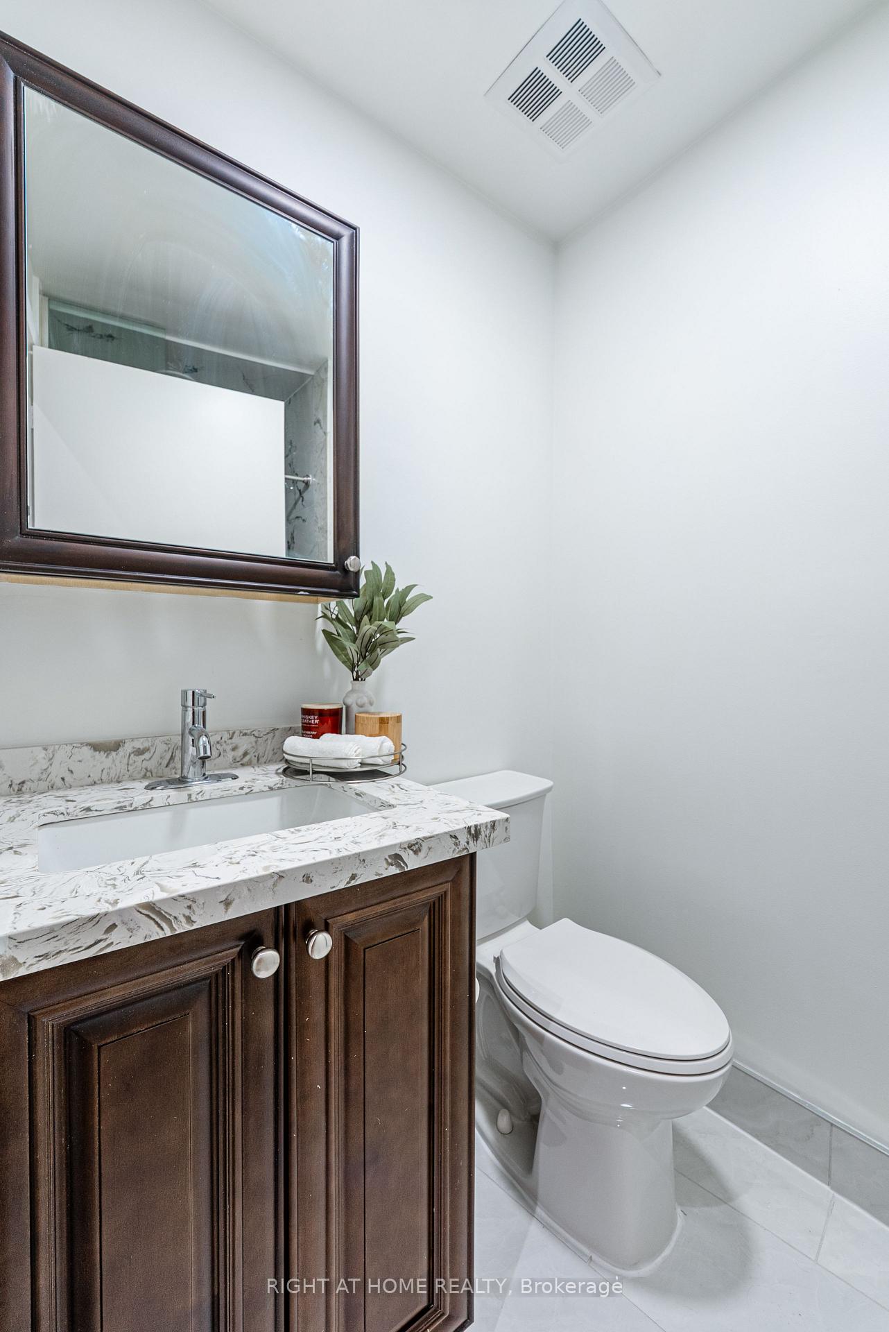 2 Bedrooms Condo at 700 King, Toronto For sale