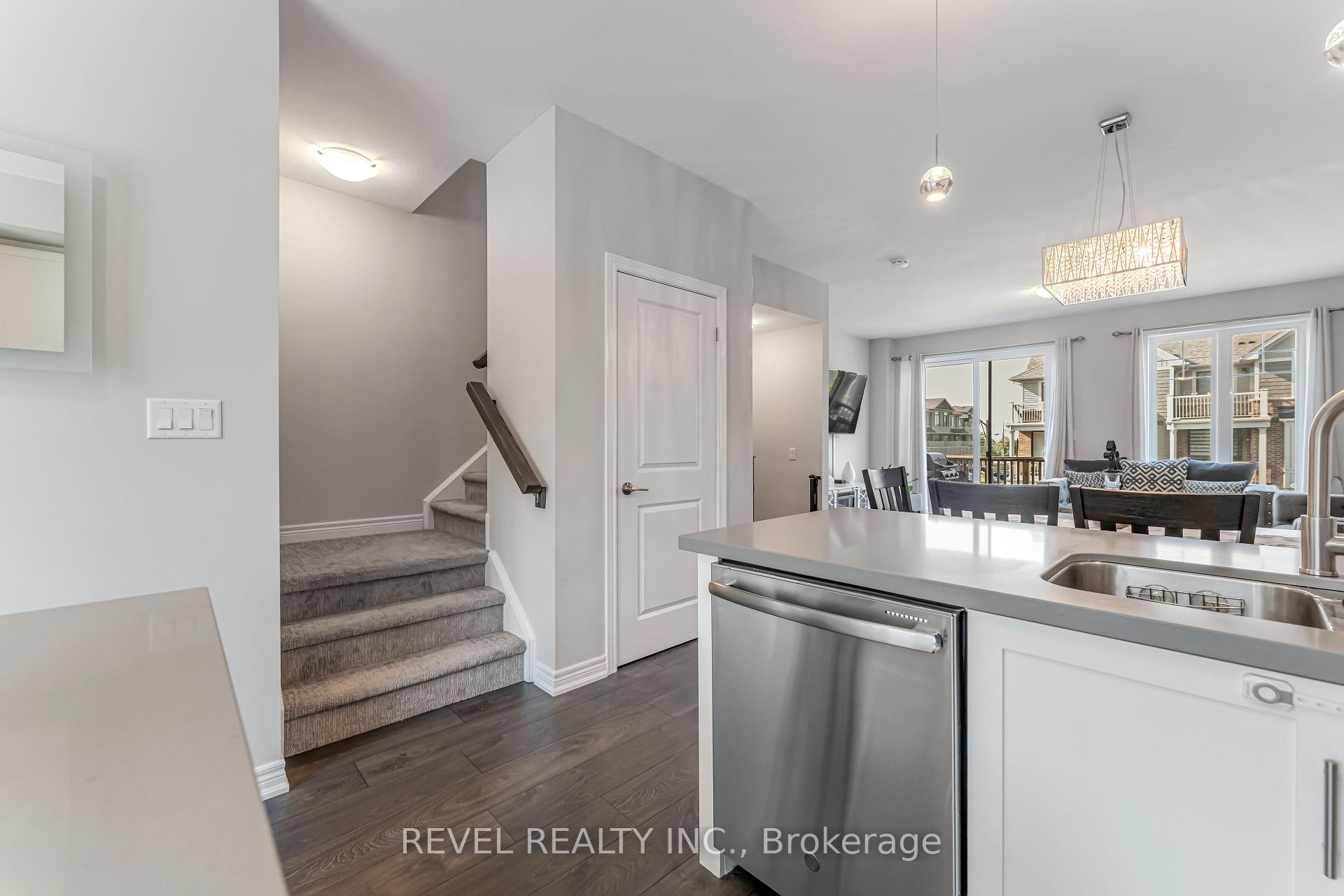 3 Bedrooms Condo at 288 Glover, Hamilton For sale
