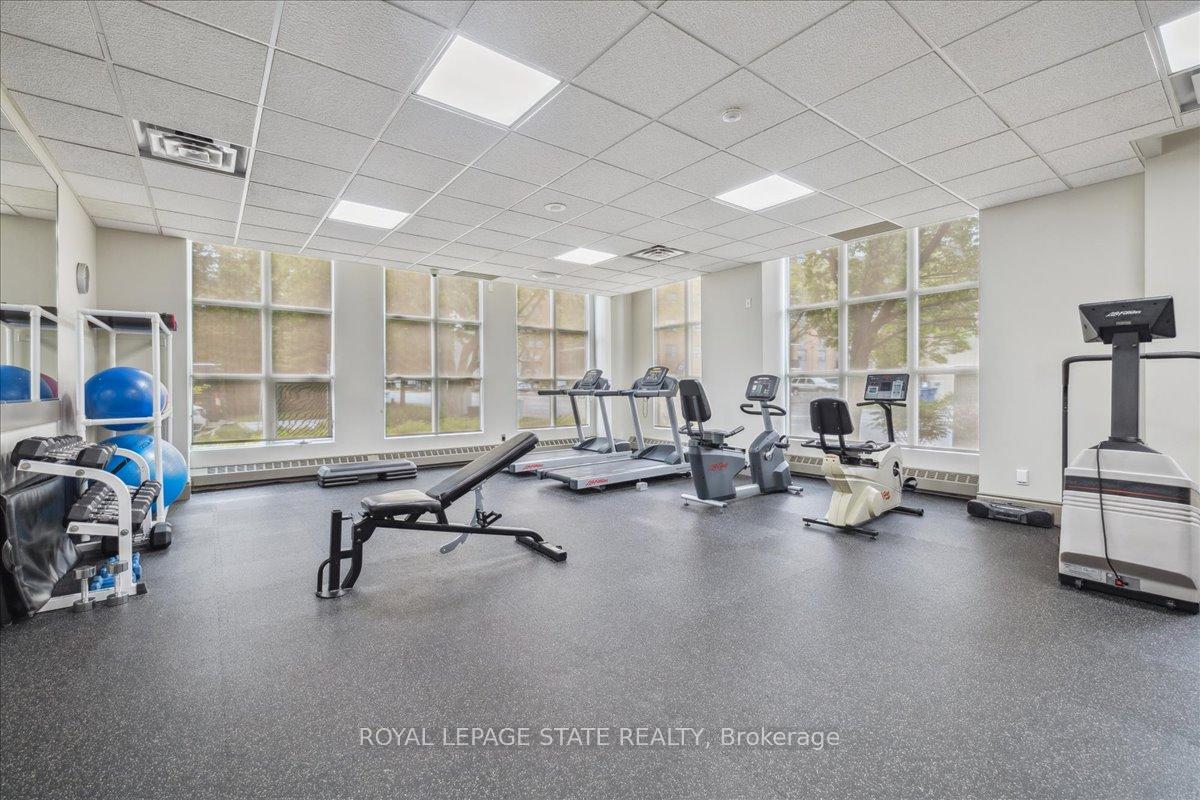 2 Bedrooms Condo at 442 Maple, Burlington For sale