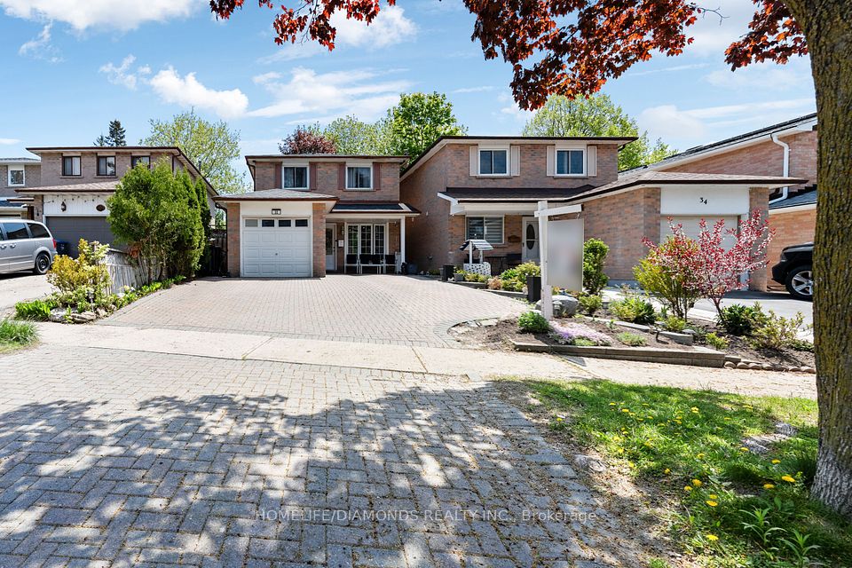32 BARRINGTON Crescent, Brampton, ON L6Z 1N3