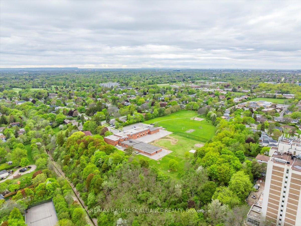 2 Bedrooms Condo at 1071 QUEENS, Oakville For sale