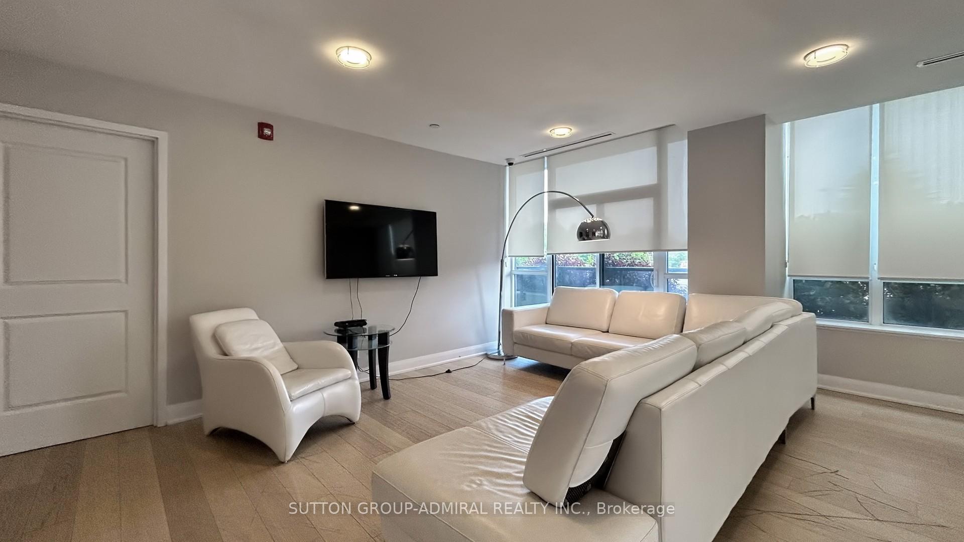 2 Bedrooms Condo at 4700 Highway 7, Vaughan For sale